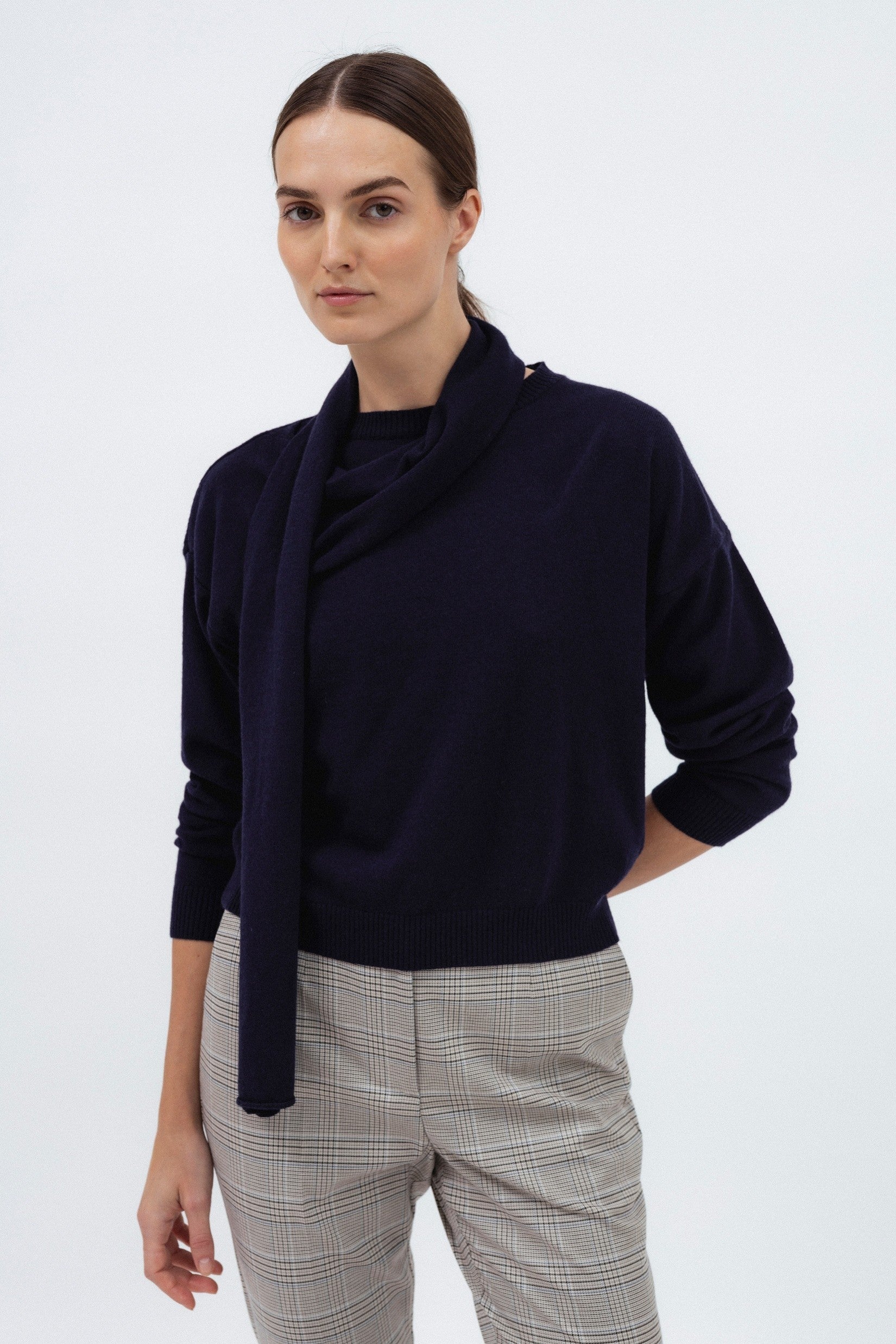 NAVY SWEATER WITH SCARF