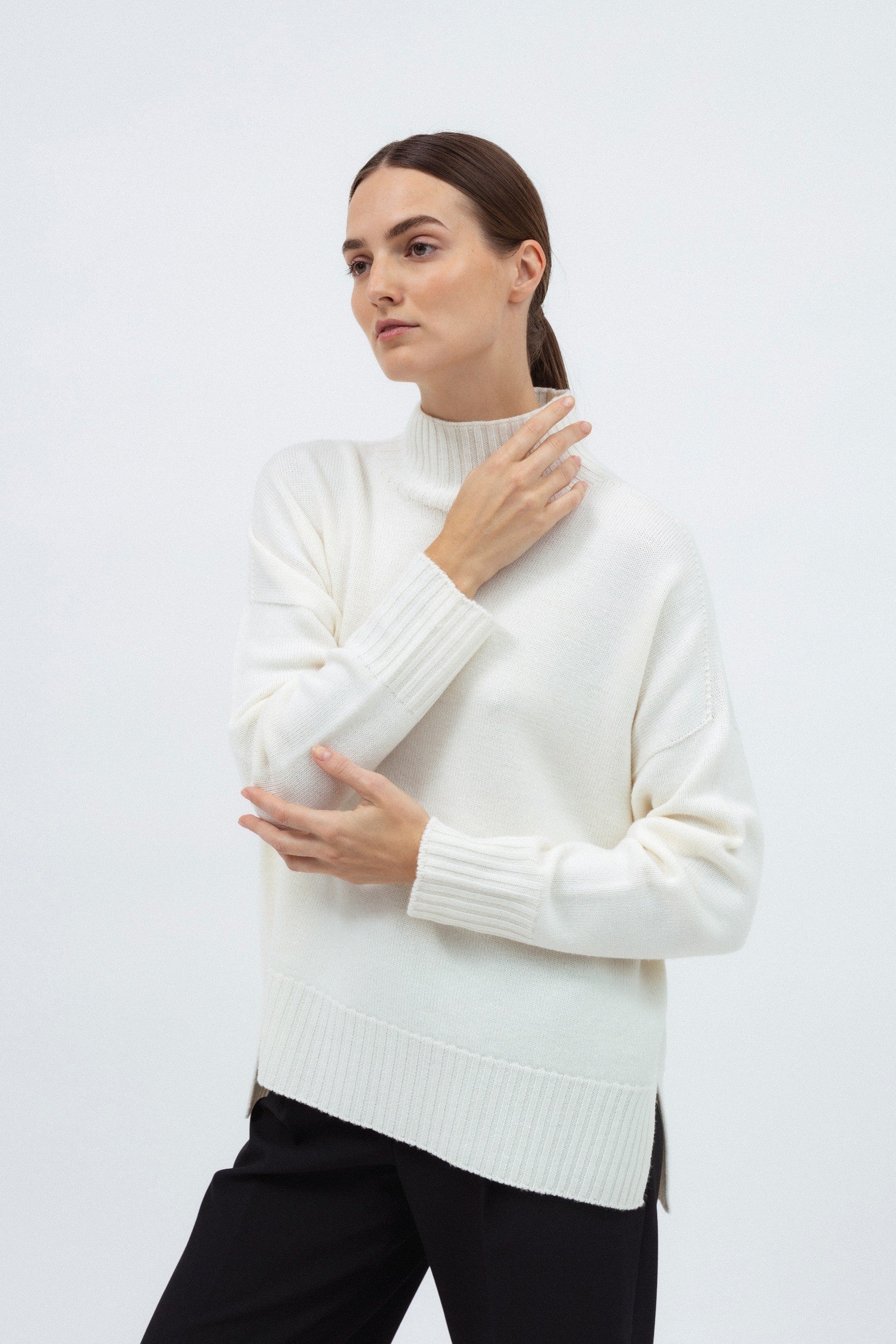 WHITE TURTLENECK MERINO WOOL SWEATER