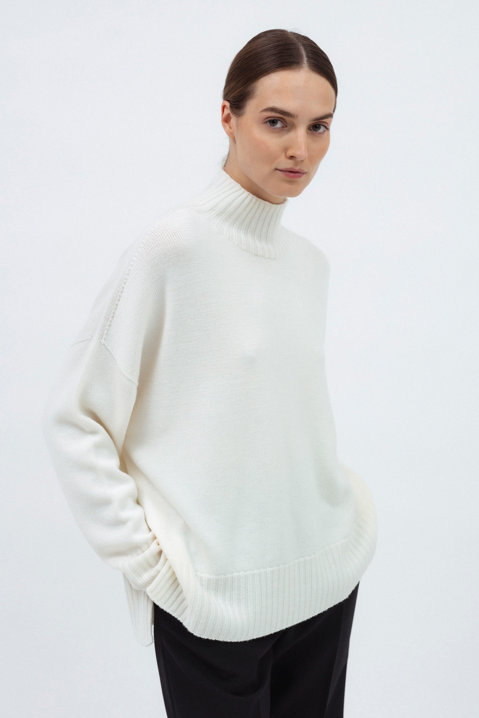 WHITE TURTLENECK MERINO WOOL SWEATER