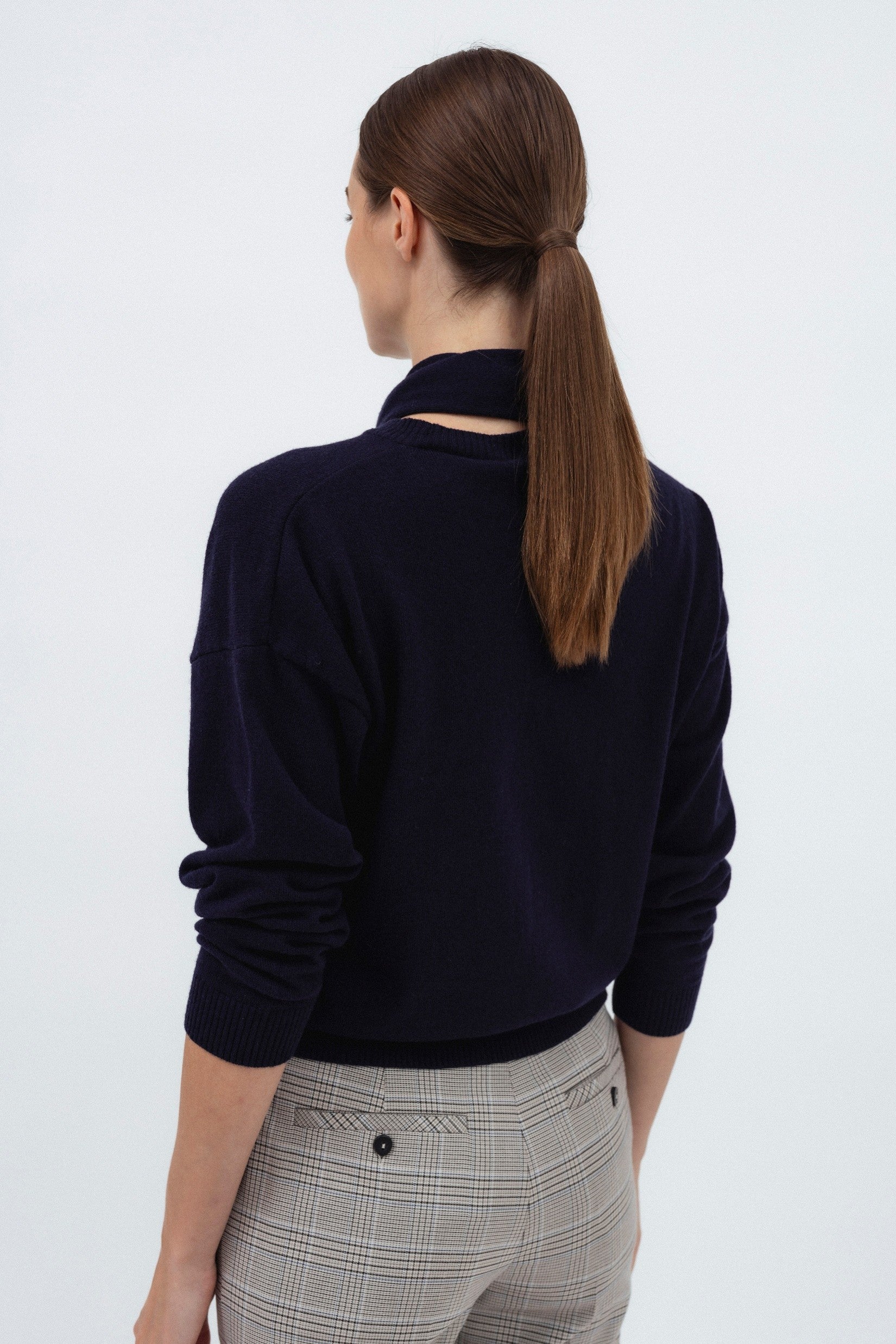 NAVY SWEATER WITH SCARF