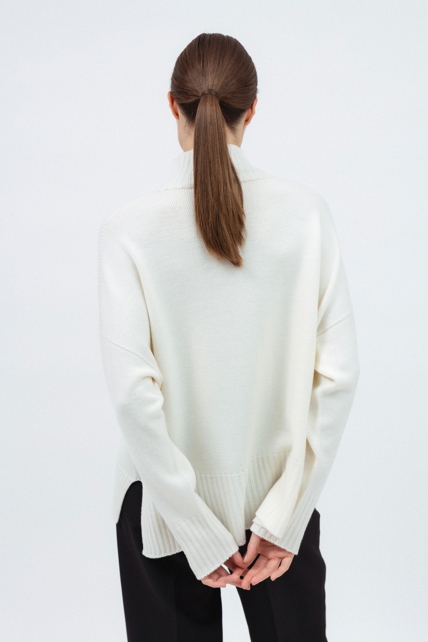 WHITE TURTLENECK MERINO WOOL SWEATER