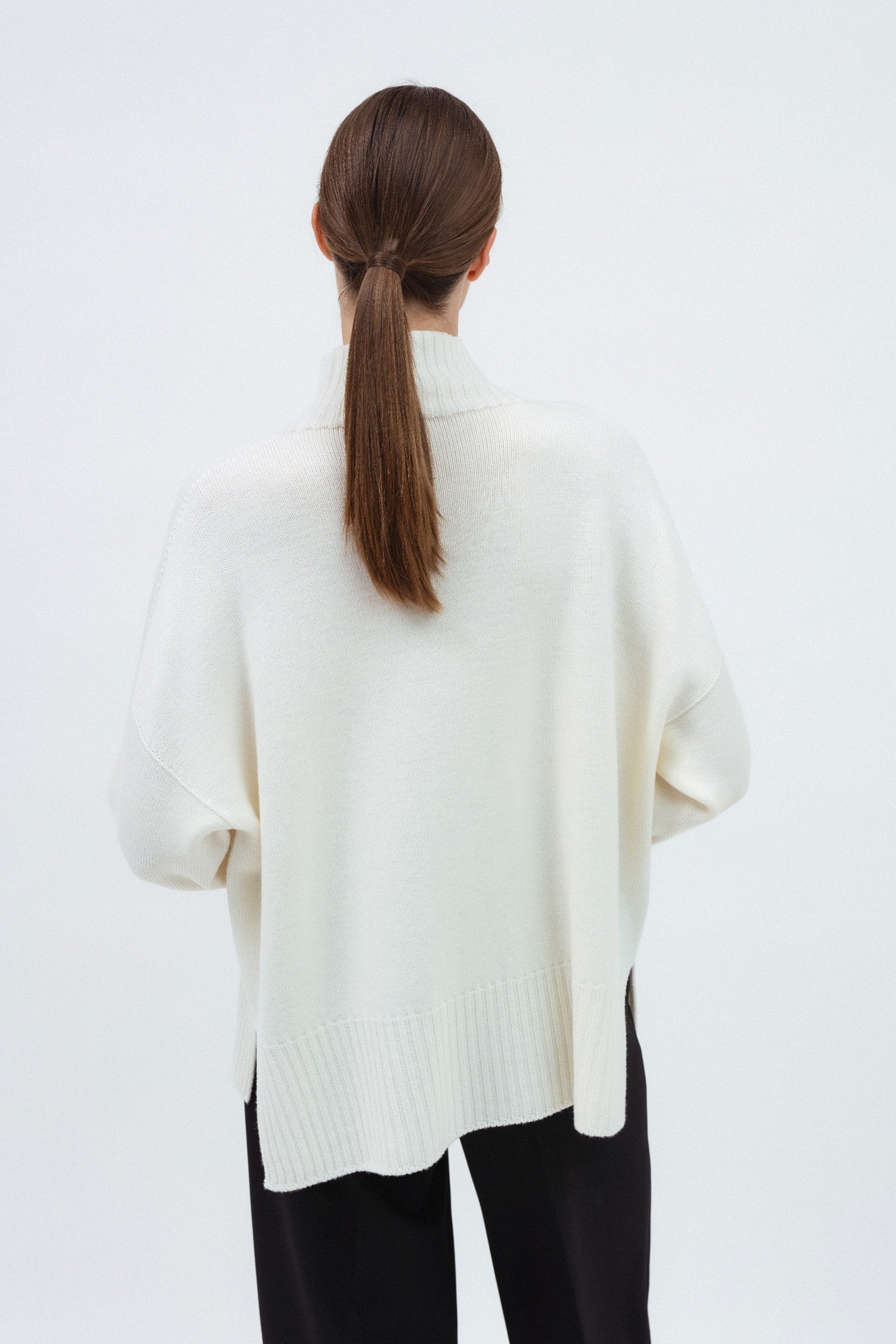 WHITE TURTLENECK MERINO WOOL SWEATER