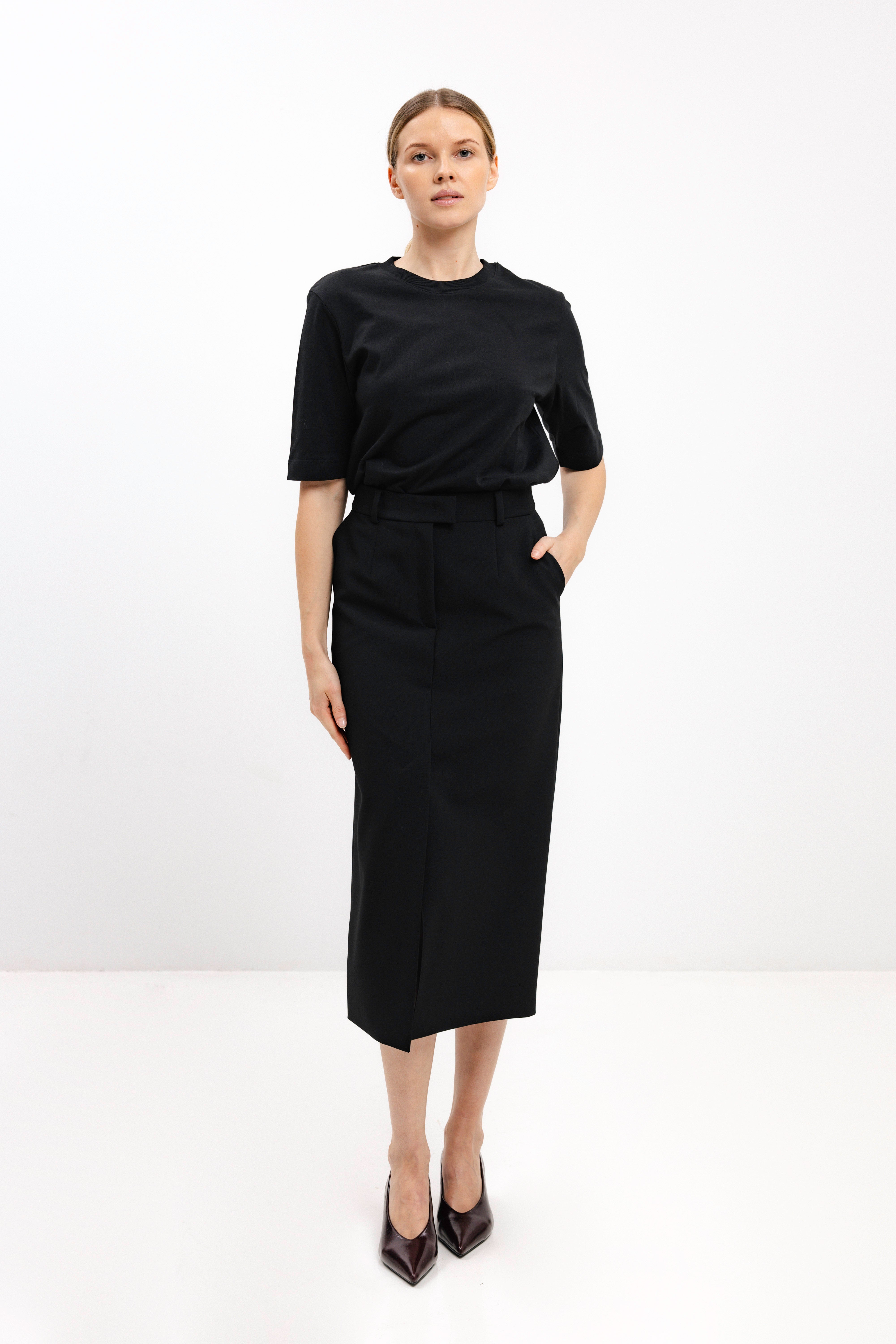 STRAIGHT-CUT BLACK MIDI SKIRT