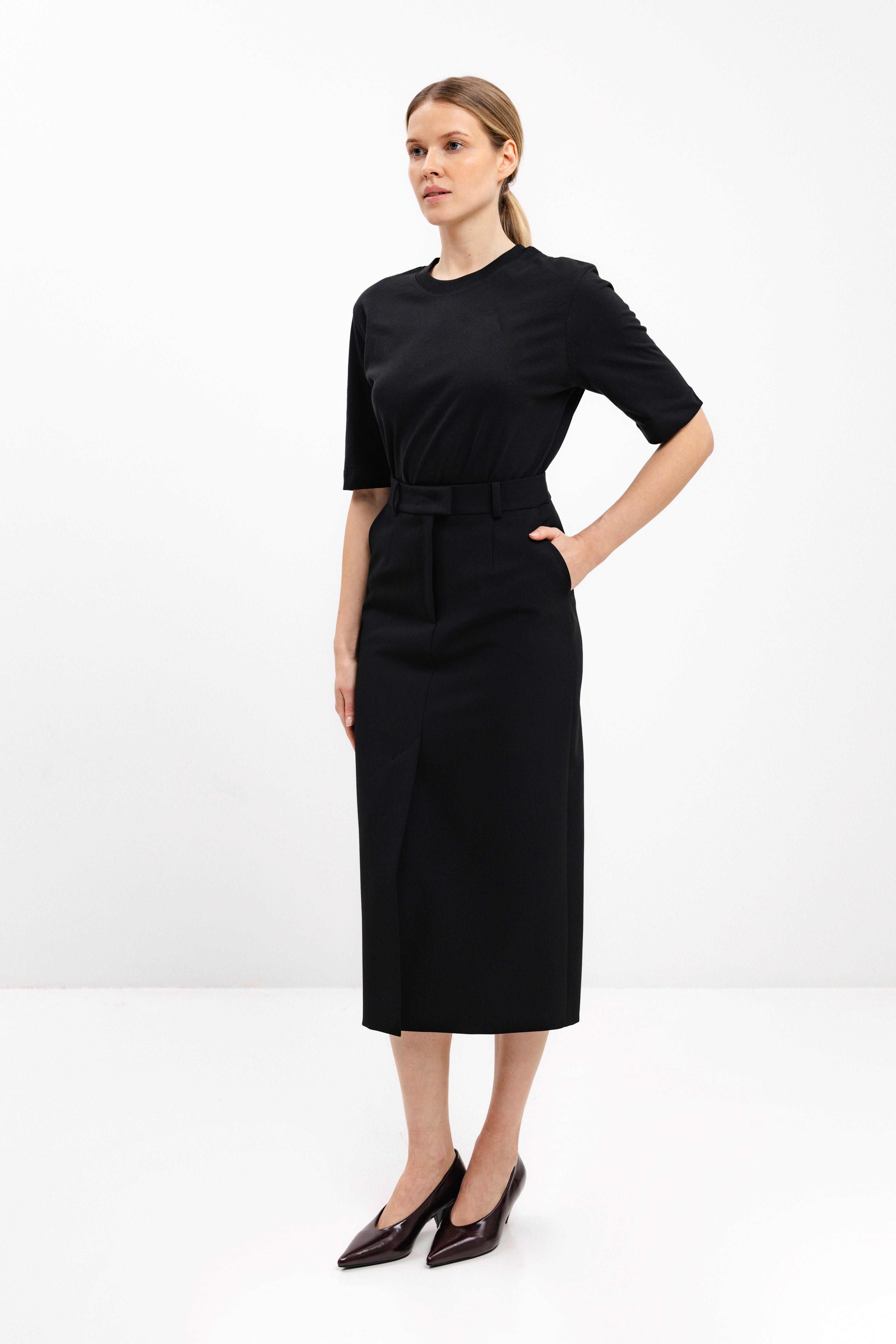 STRAIGHT-CUT BLACK MIDI SKIRT