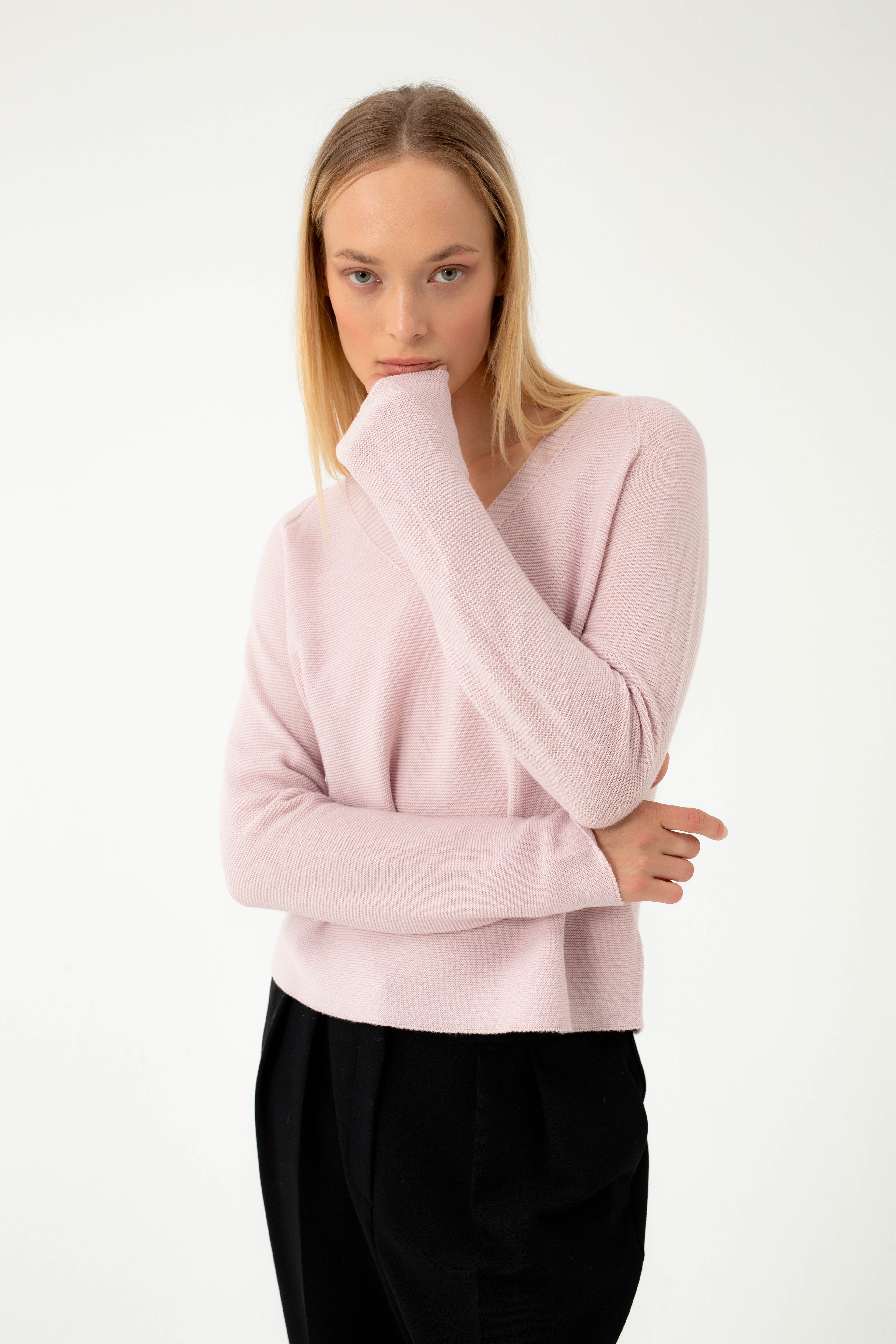MERINO WOOL PINK V-NECK SWEATER