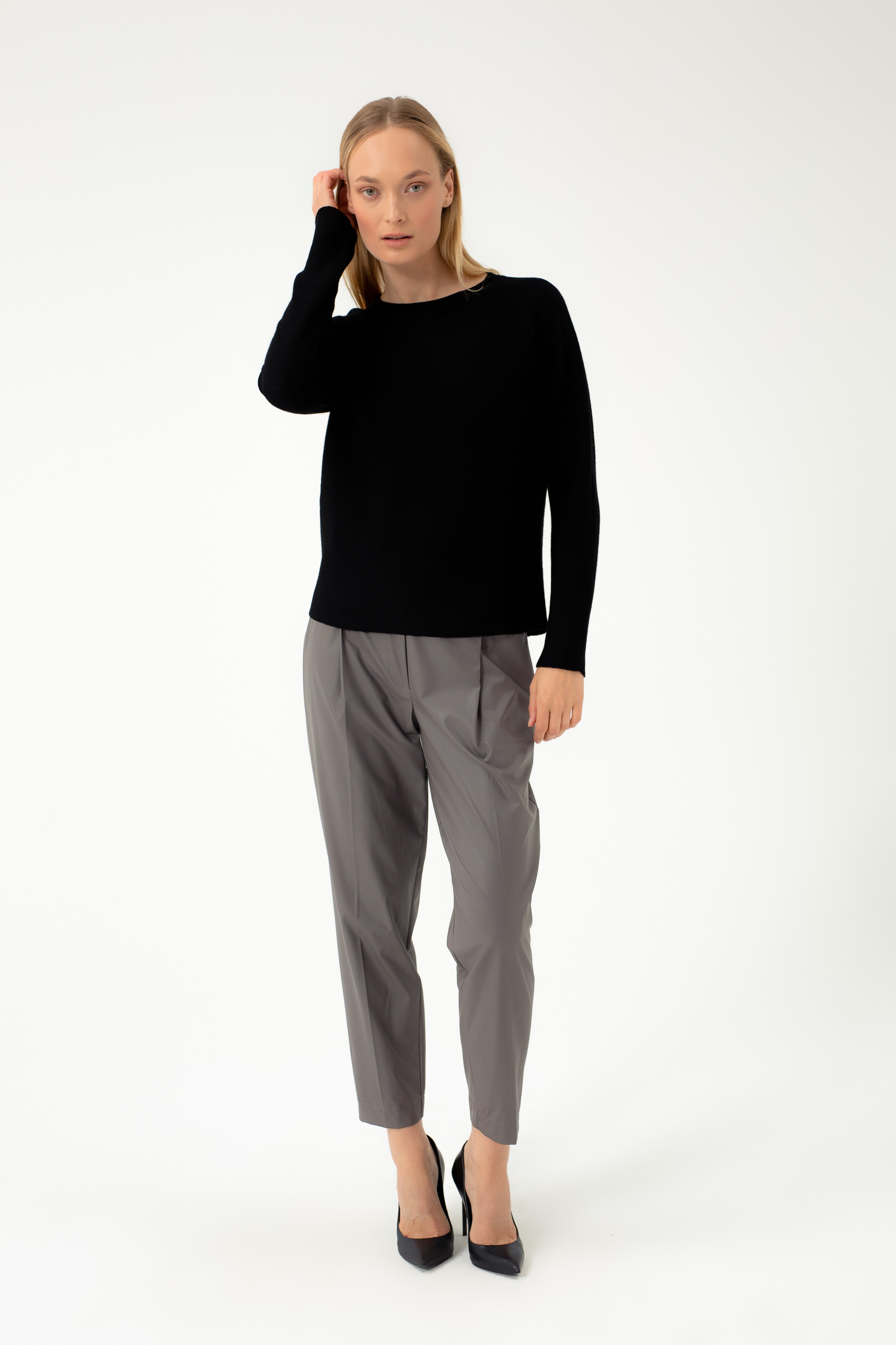 PURE WOOL BLACK SWEATER