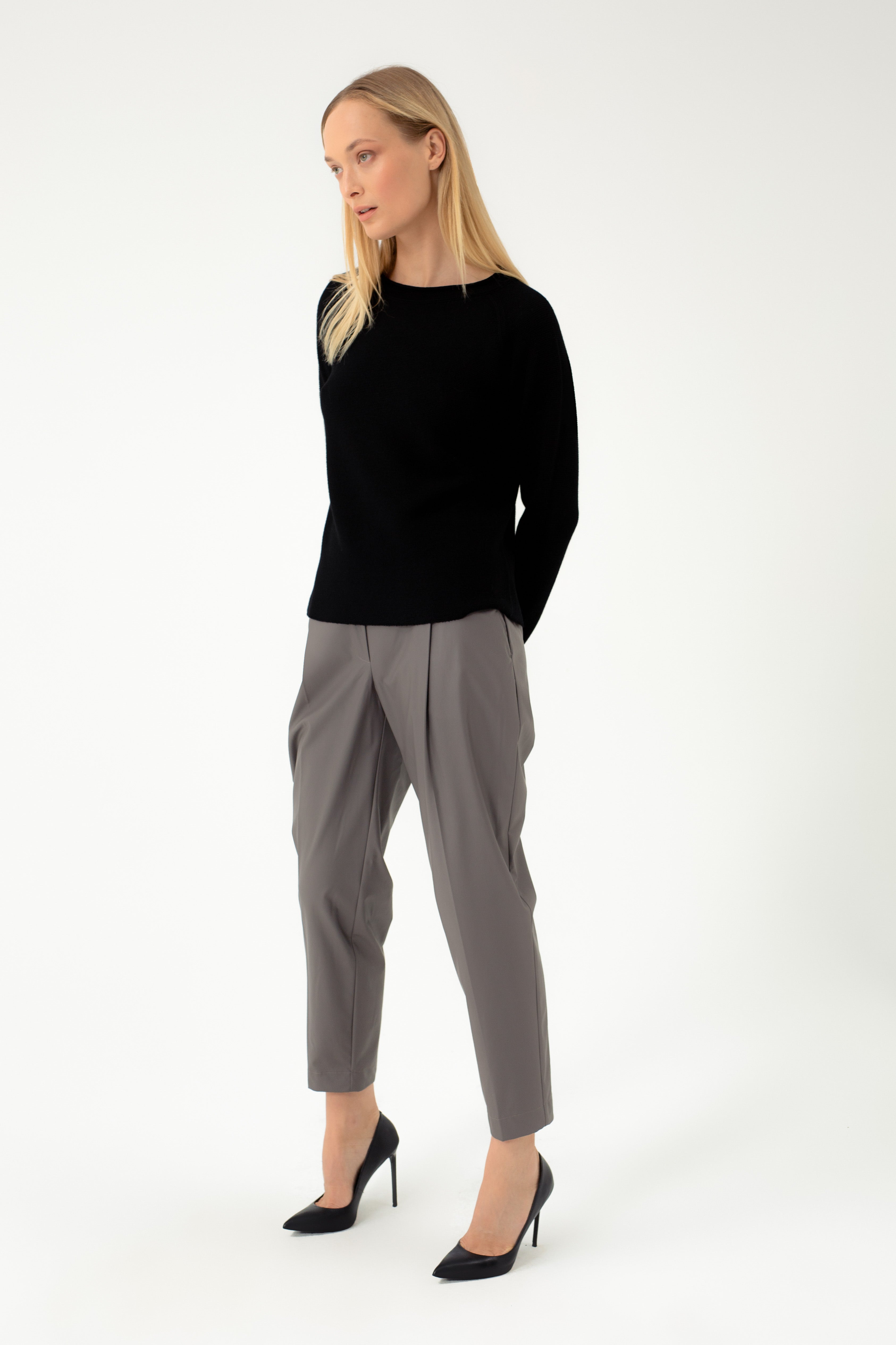 PURE WOOL BLACK SWEATER