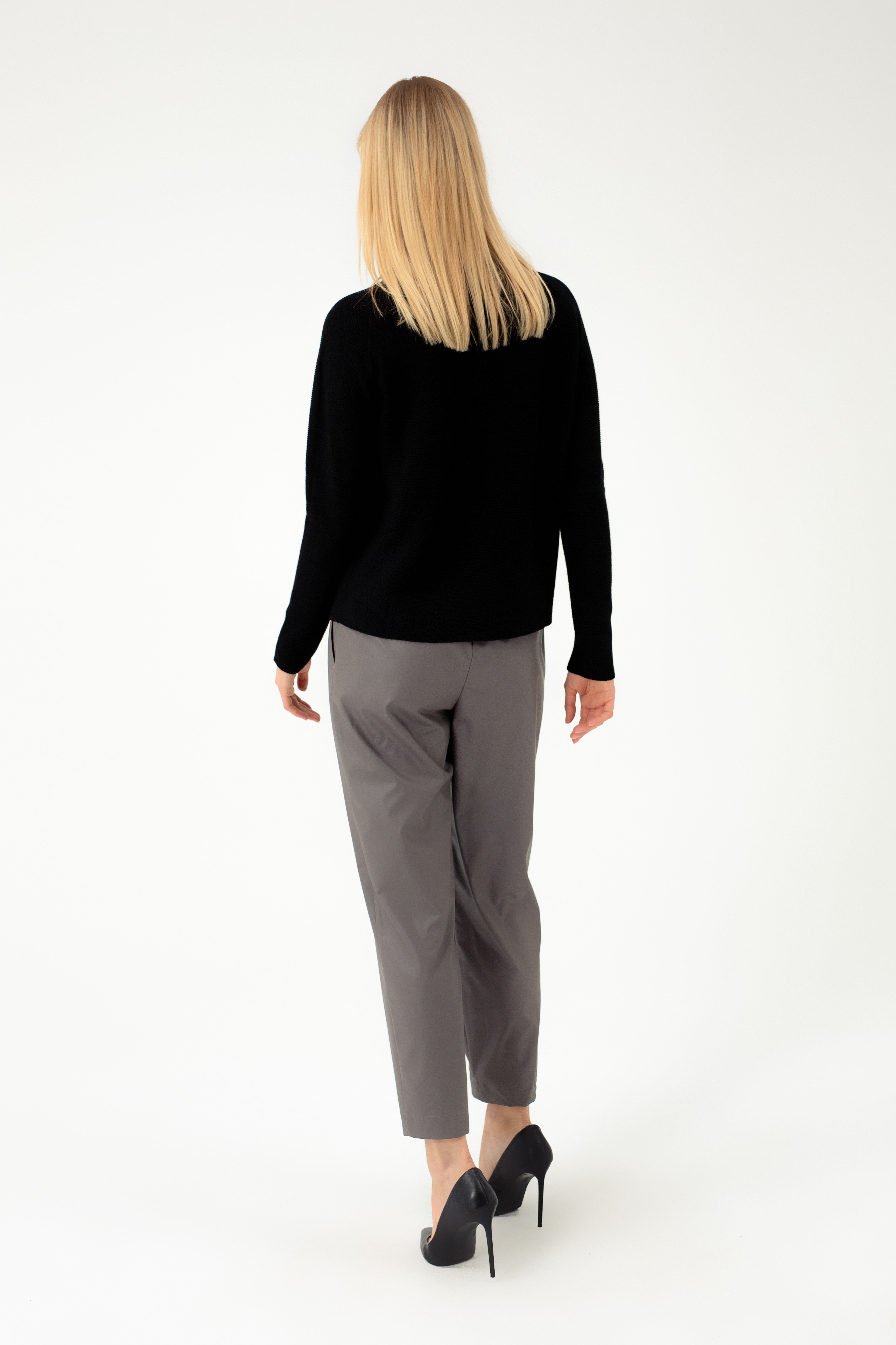 PURE WOOL BLACK SWEATER