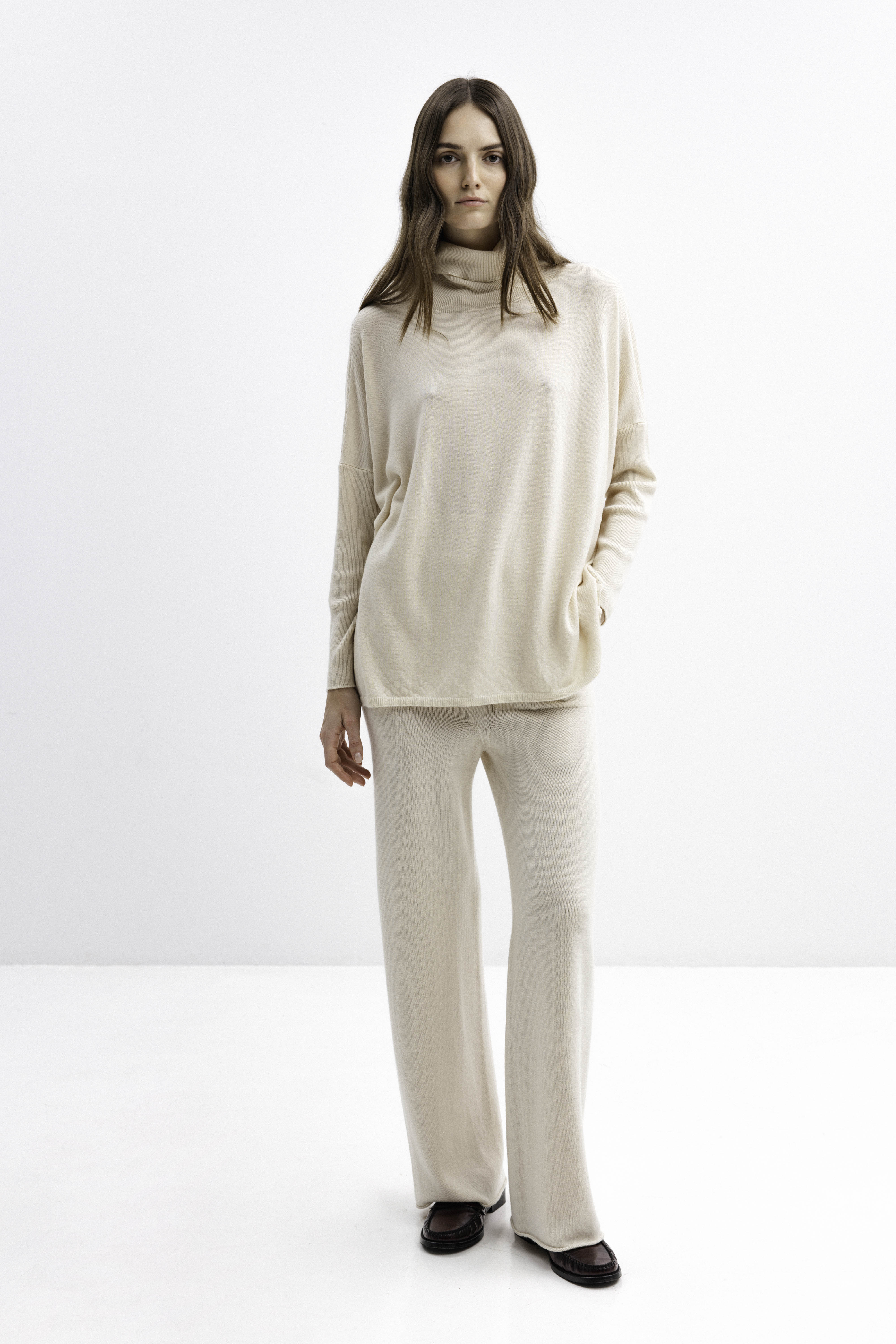 HIGH NECK MERINO WOOL MILK SWEATER