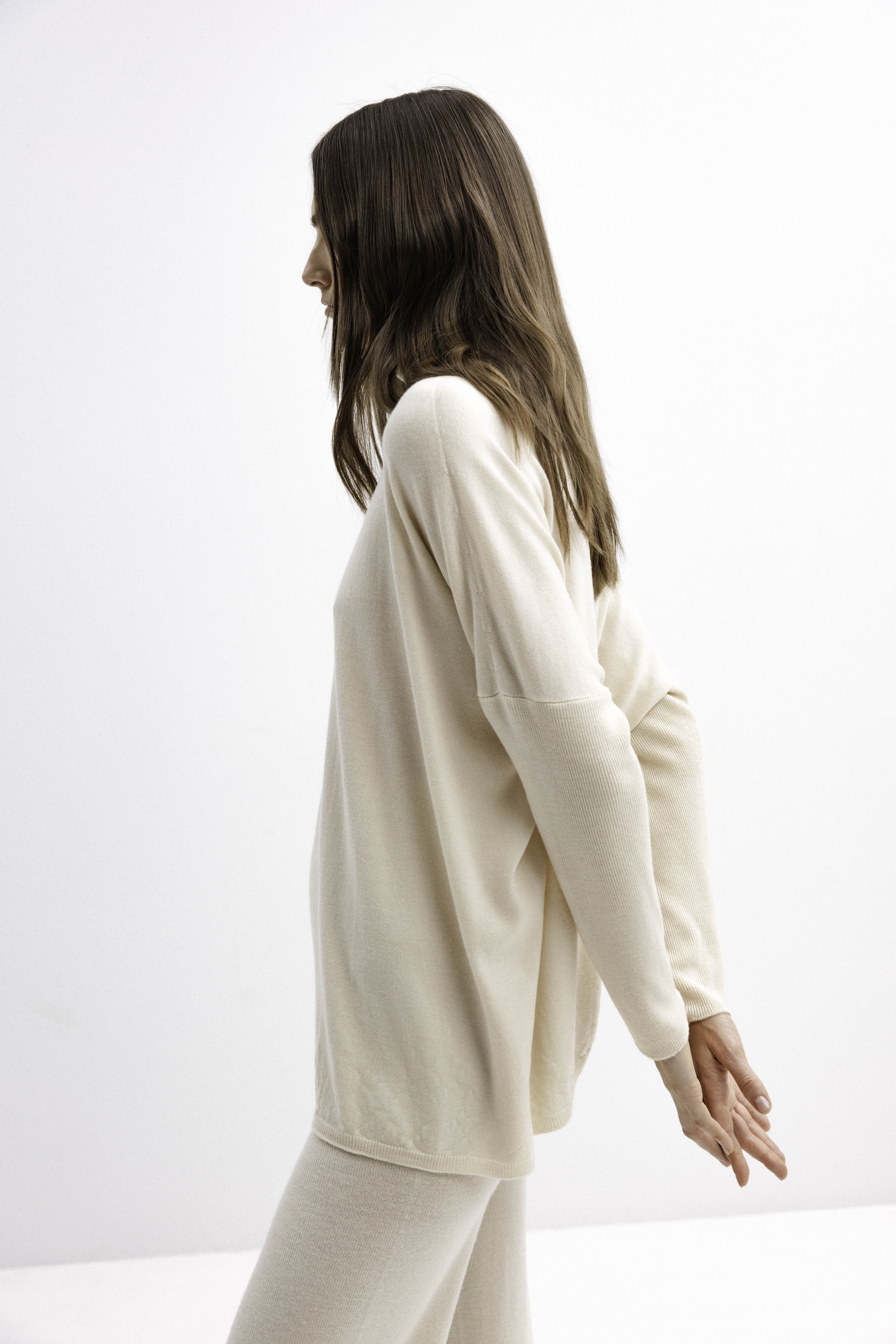 HIGH NECK MERINO WOOL MILK SWEATER