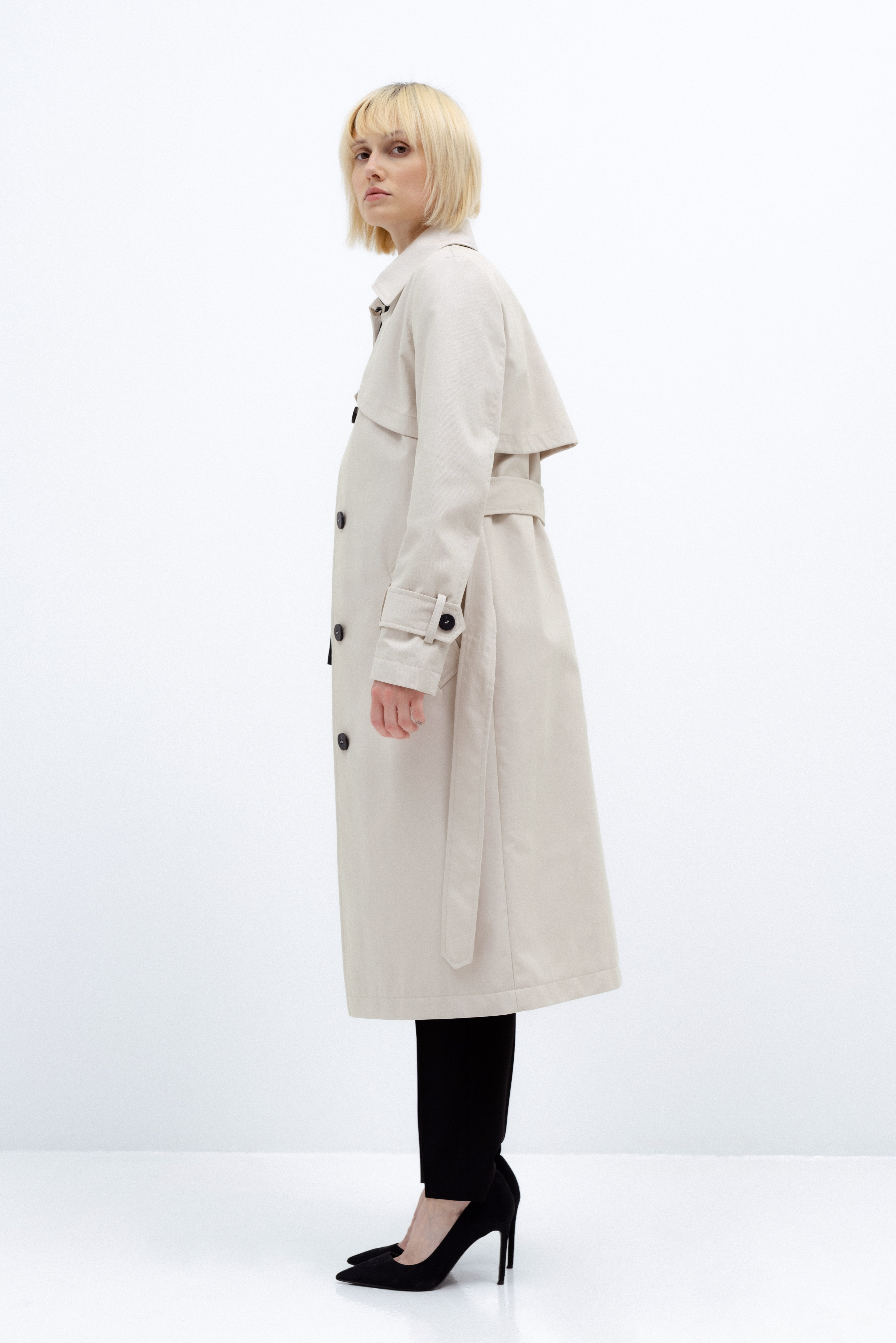 FITTED BEIGE TRENCH COAT