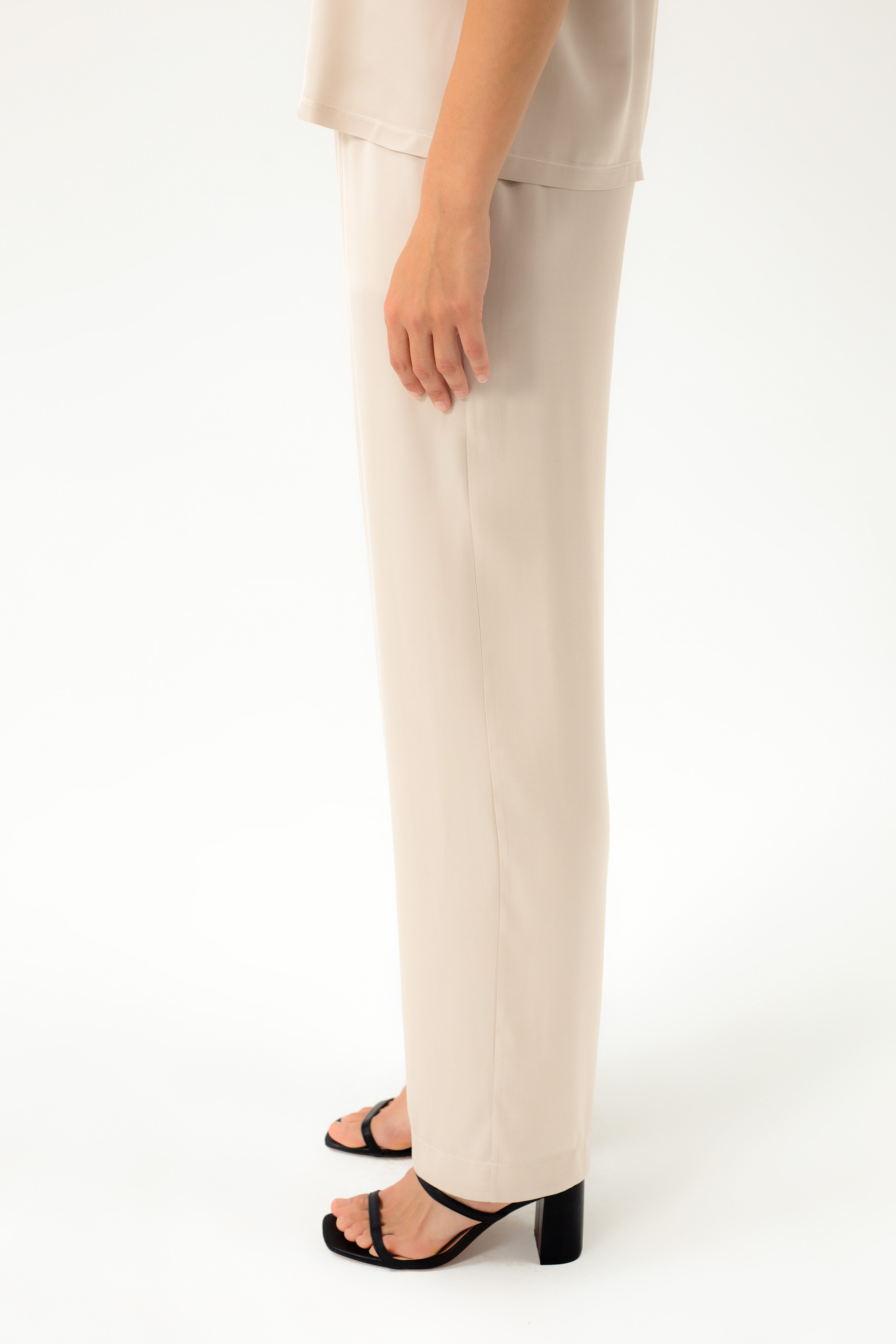 STRAIGHT-LEG BEIGE LIGHTWEIGHT TROUSERS
