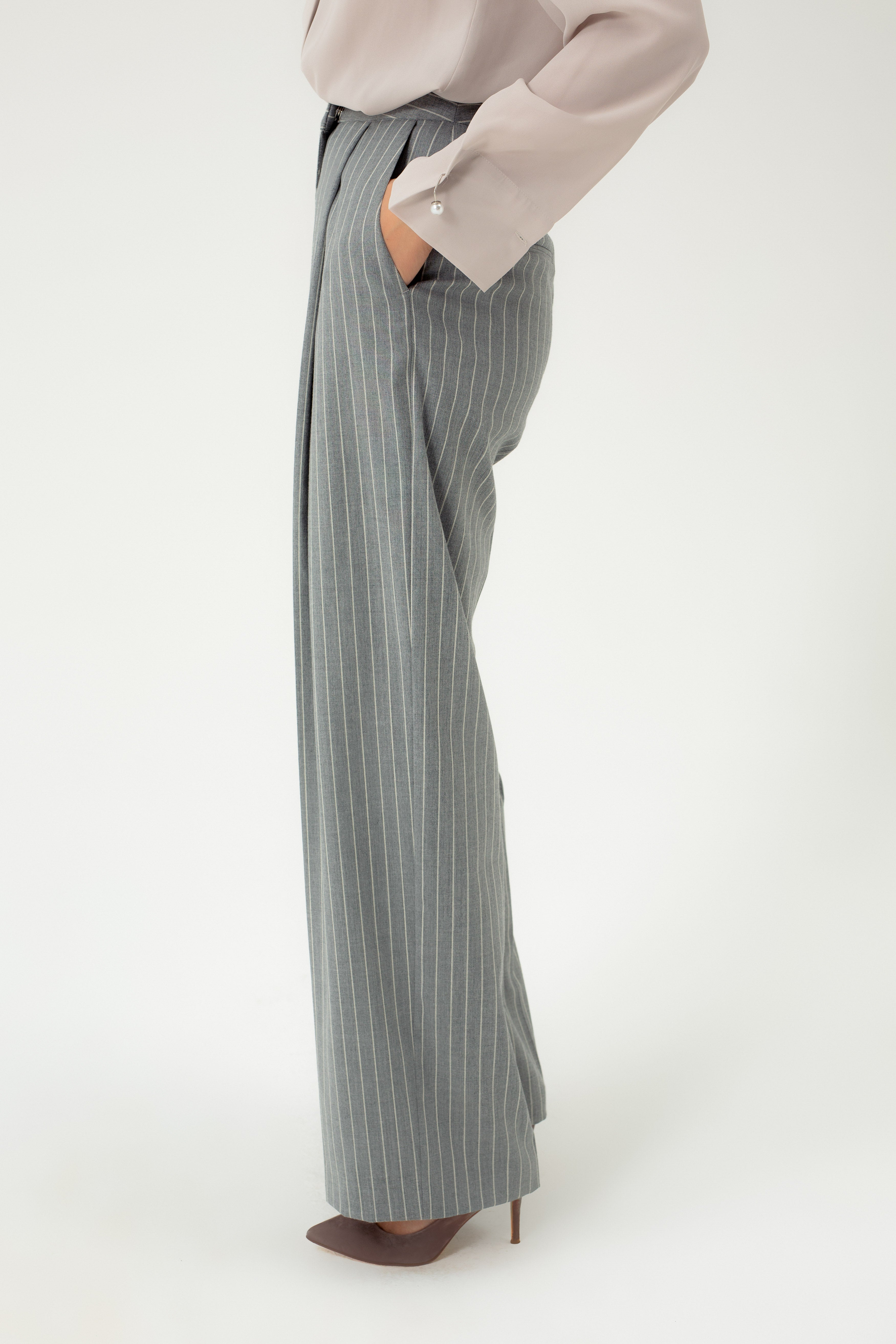 STRIPED WIDE-LEG TROUSERS WITH ASYMMETRIC CLASP