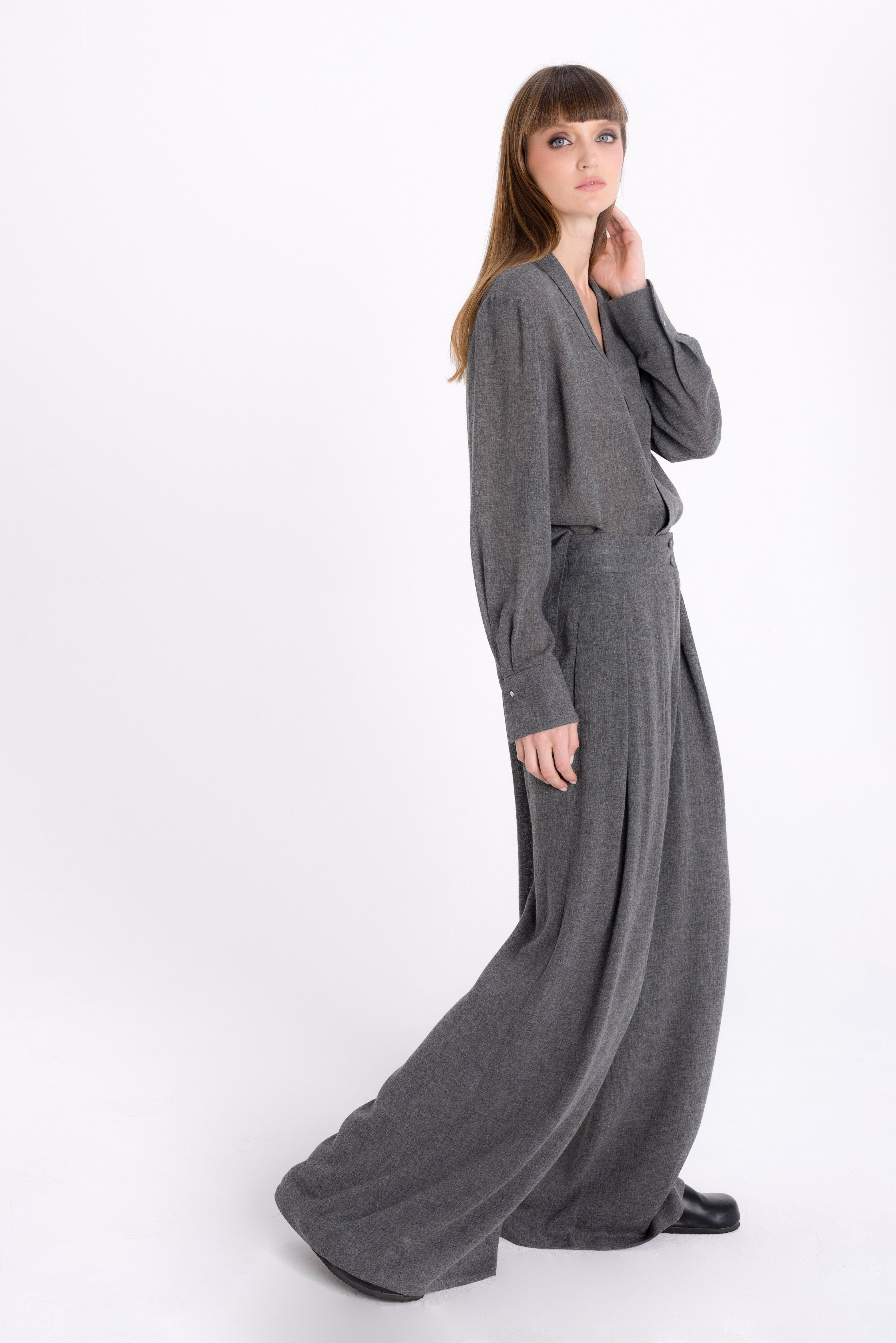 V-NECK GREY BLOUSE WITH WOOL