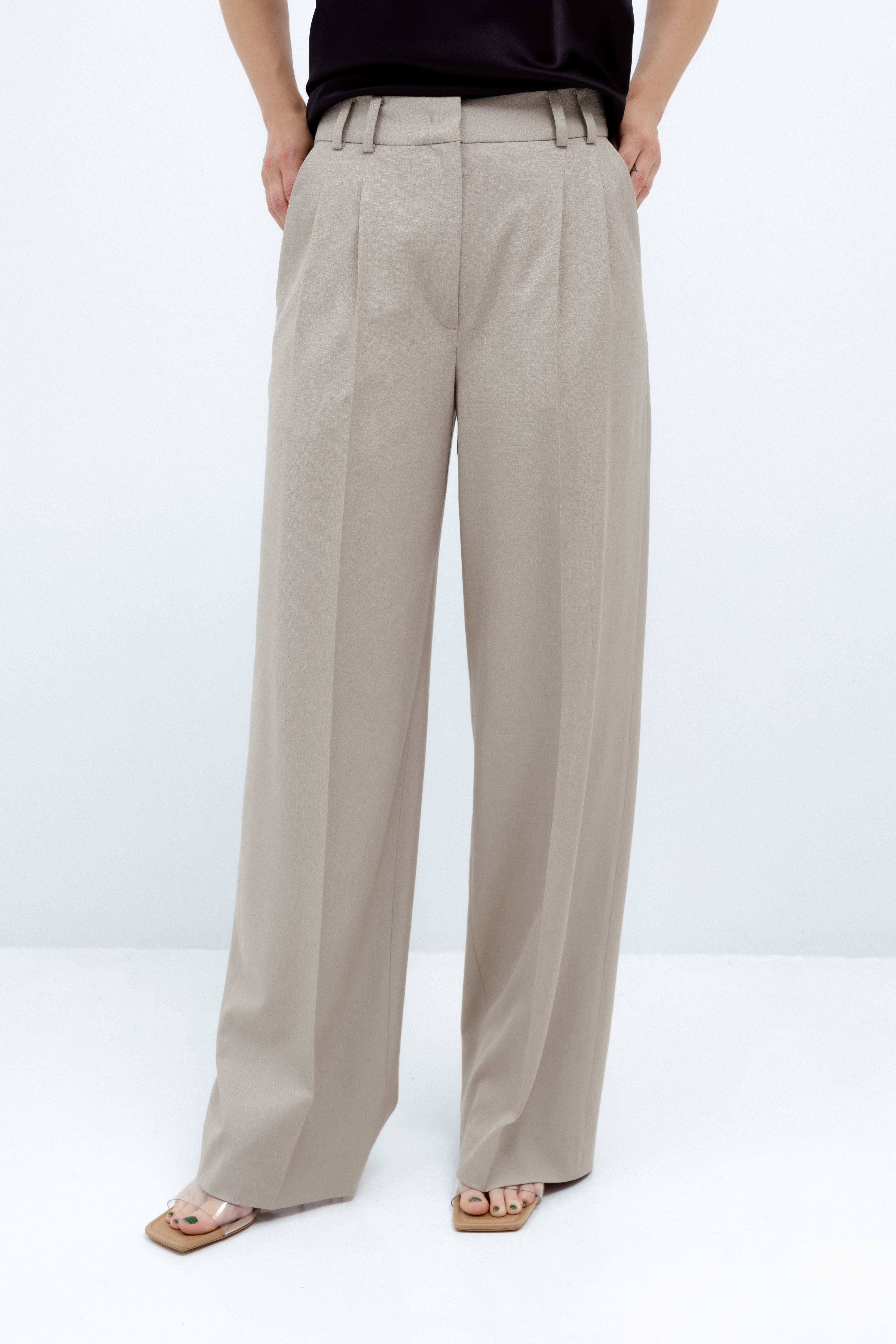 WIDE-LEG TROUSERS IN LIGHT TAUPE