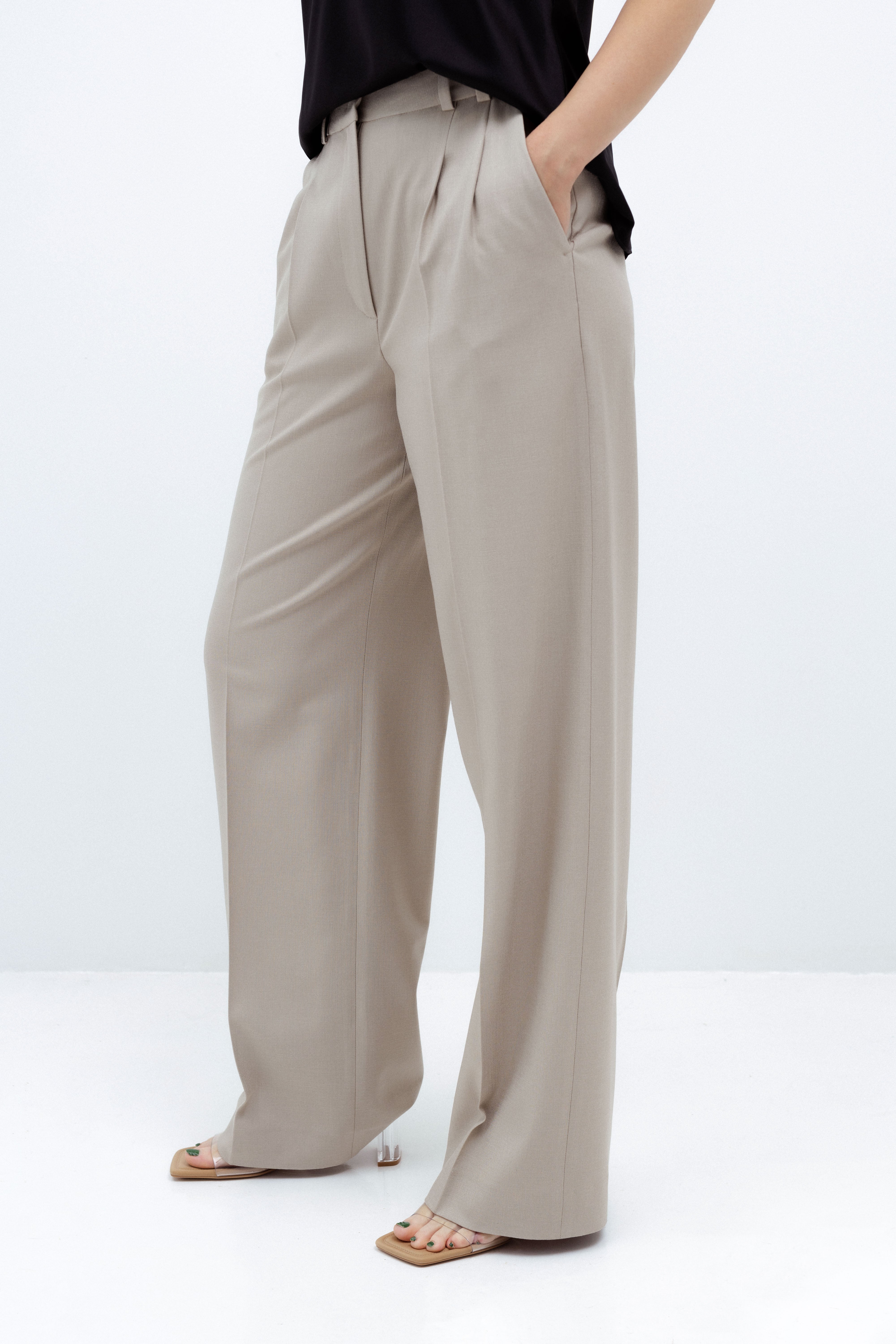 WIDE-LEG TROUSERS IN LIGHT TAUPE