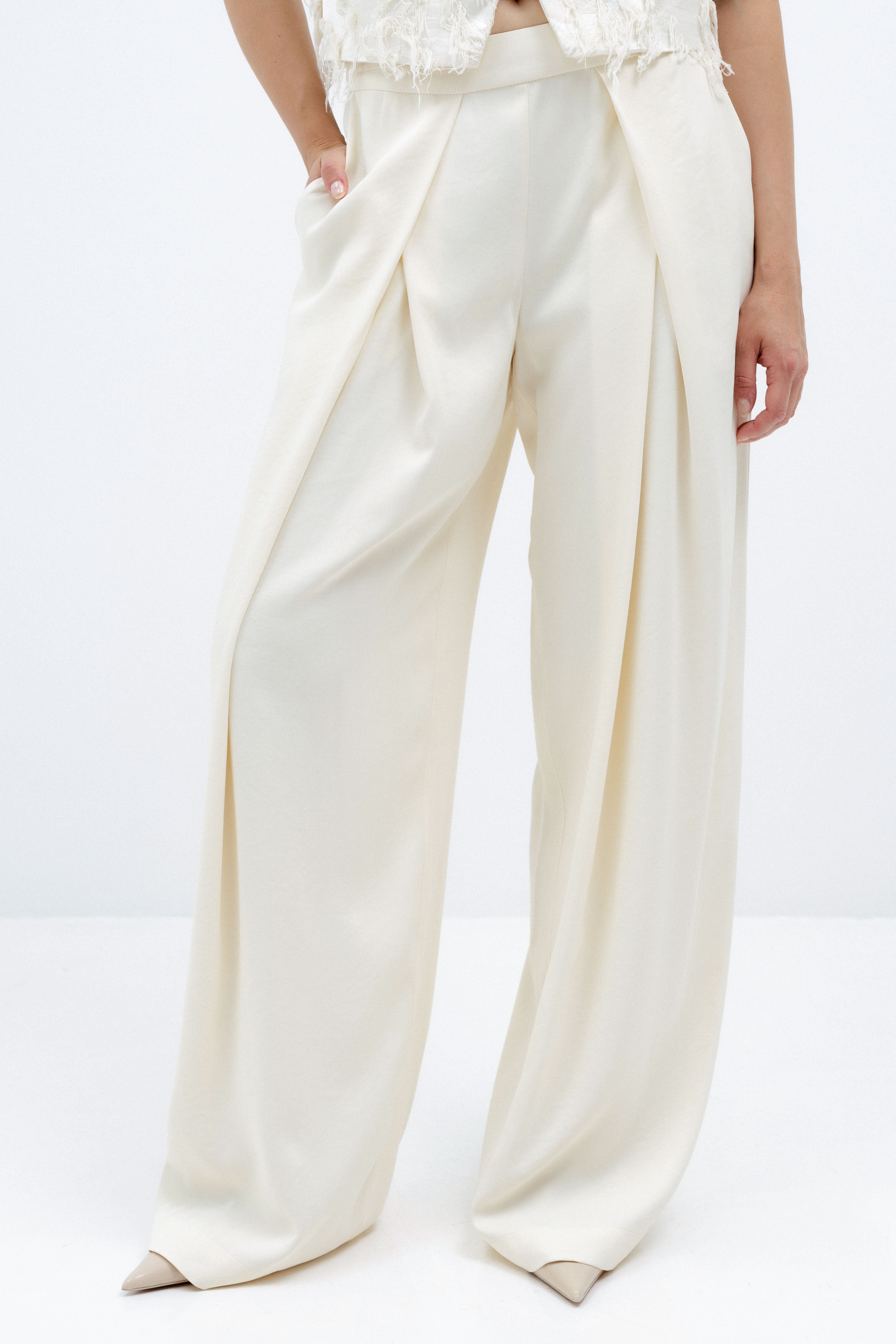 MILK-SHADE WIDE LEG TROUSERS WITH PLEATS