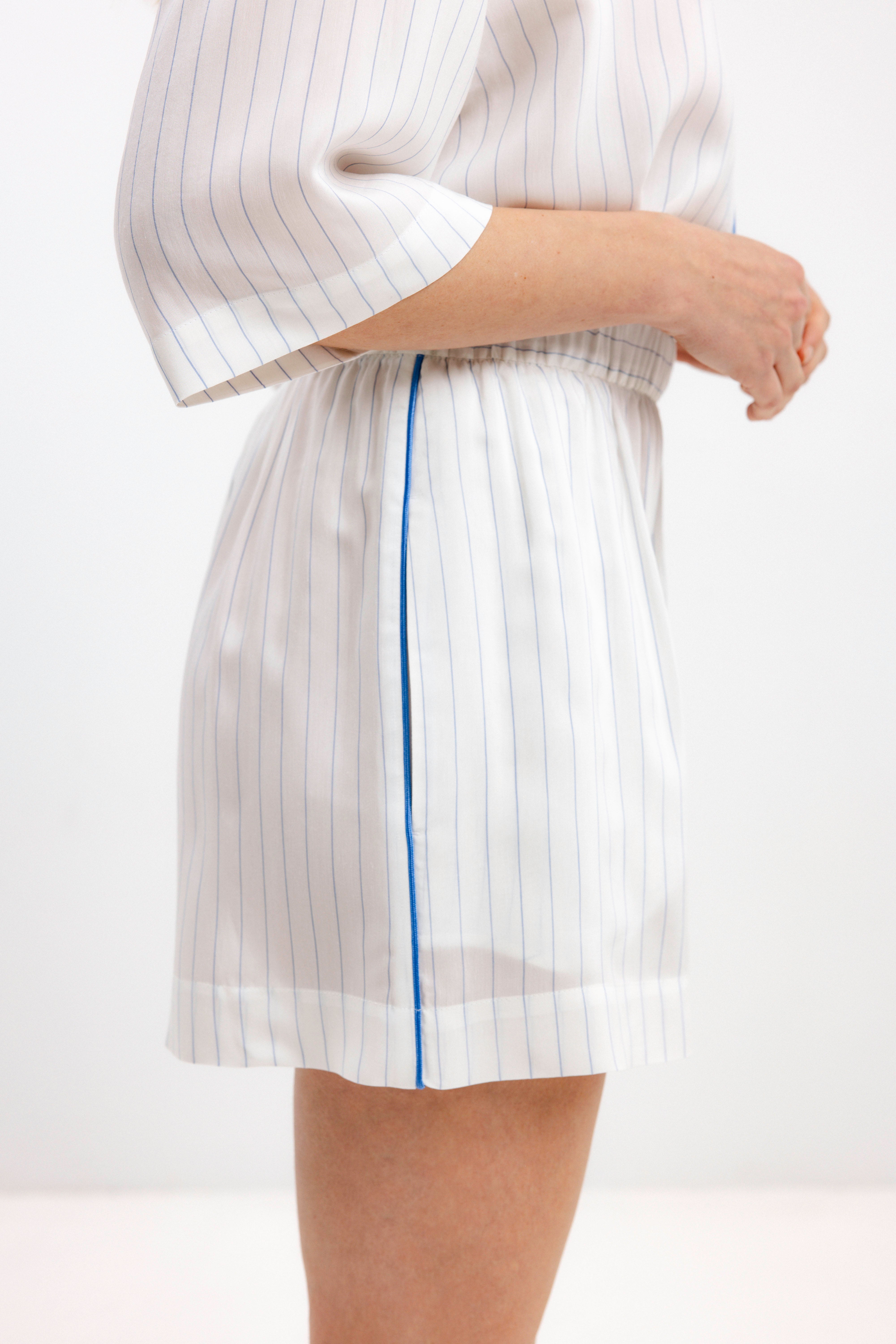 PYJAMA SHORTS IN BLUE STRIPES - UNISEX