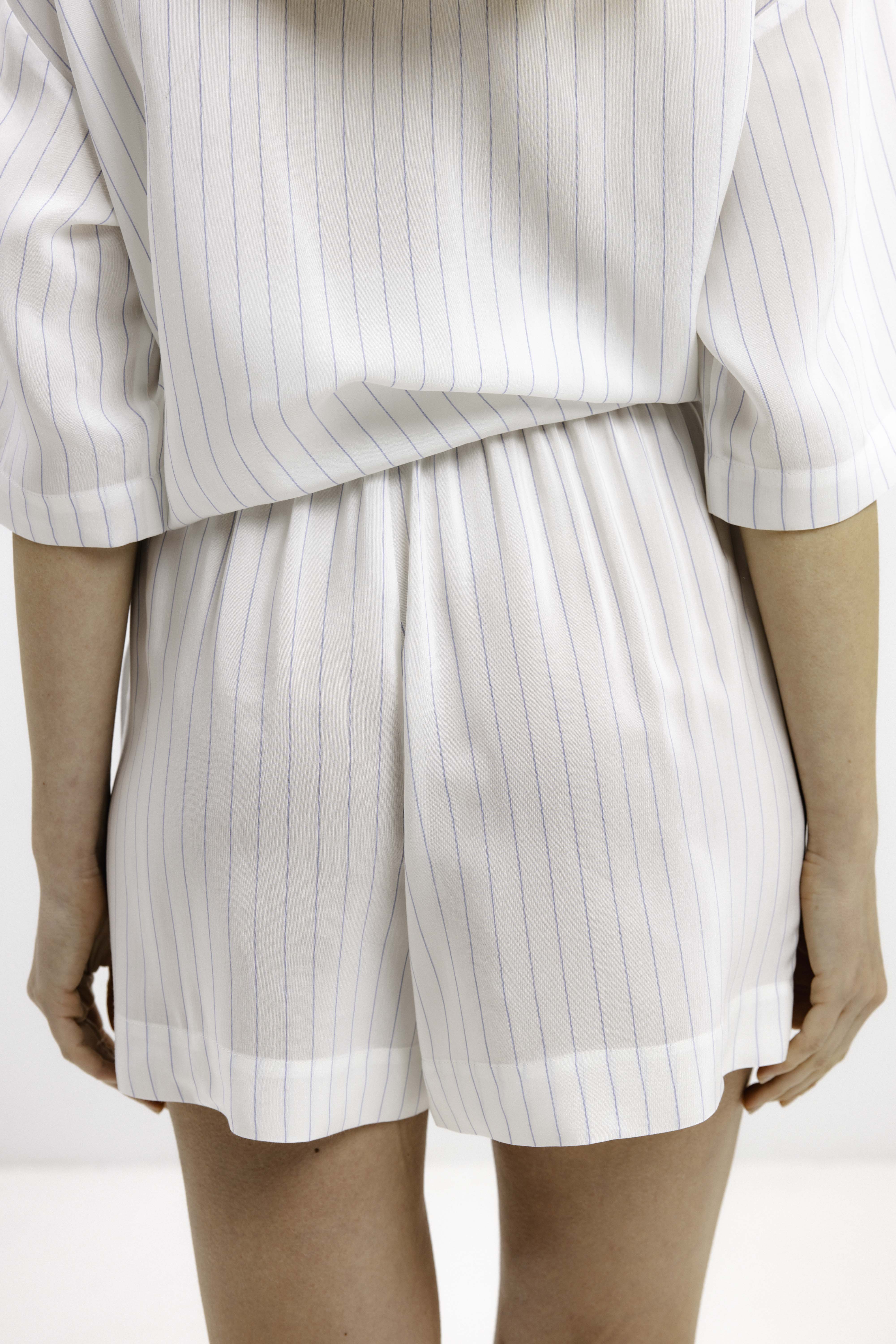 PYJAMA SHORTS IN BLUE STRIPES - UNISEX