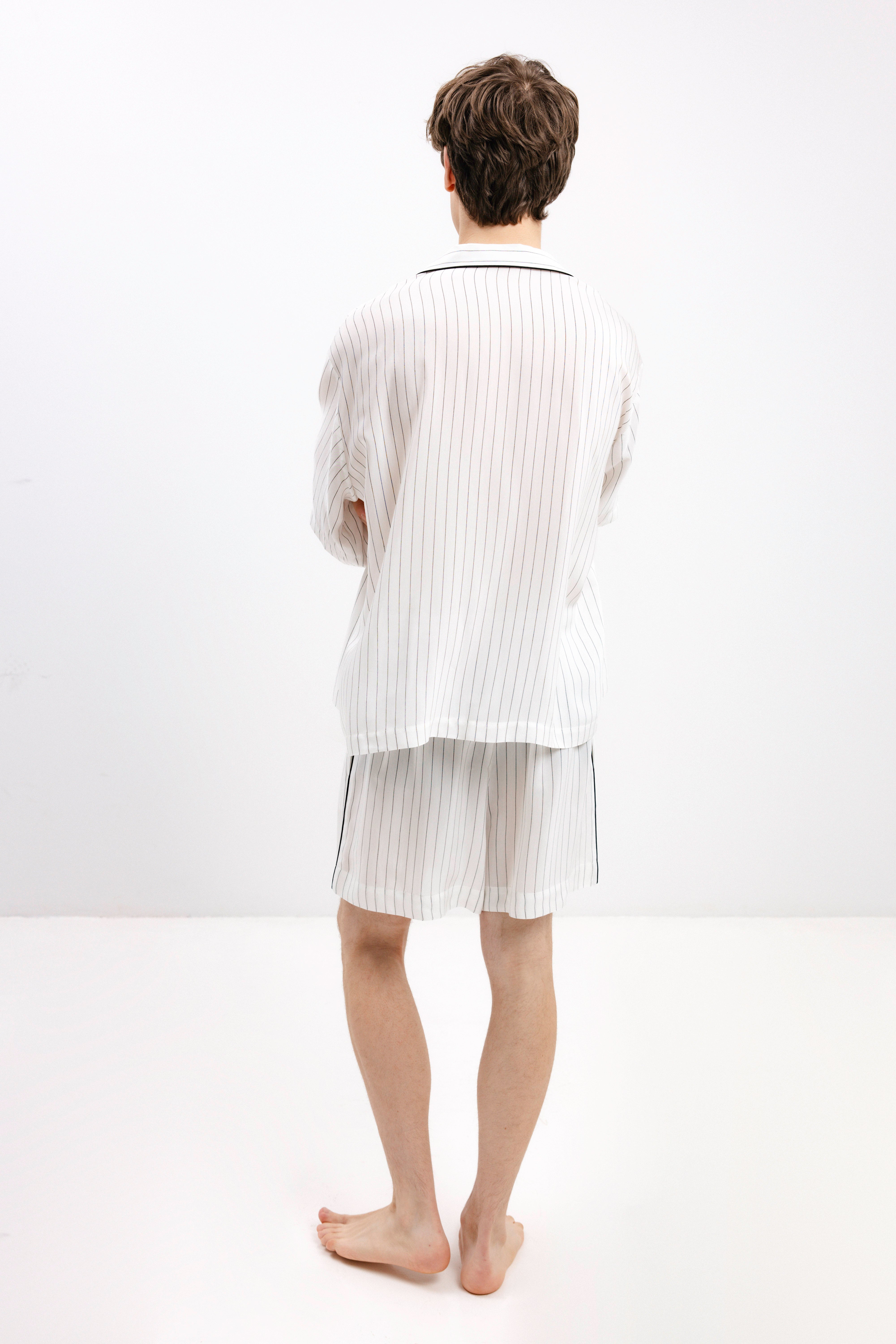 PYJAMA SHORTS IN BLACK STRIPES - UNISEX