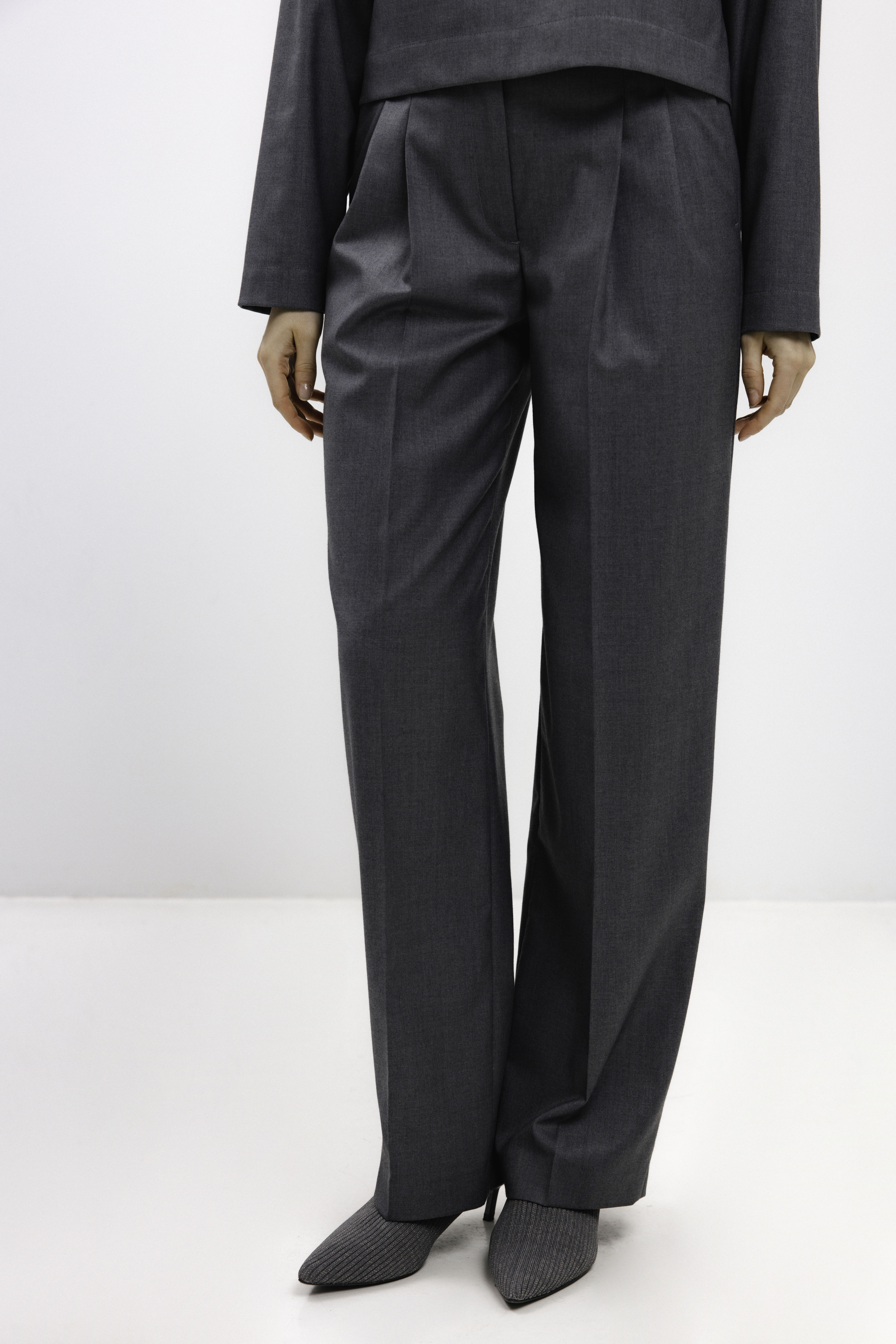 STRAIGHT-CUT DOUBLE-PLEAT GREY TROUSERS