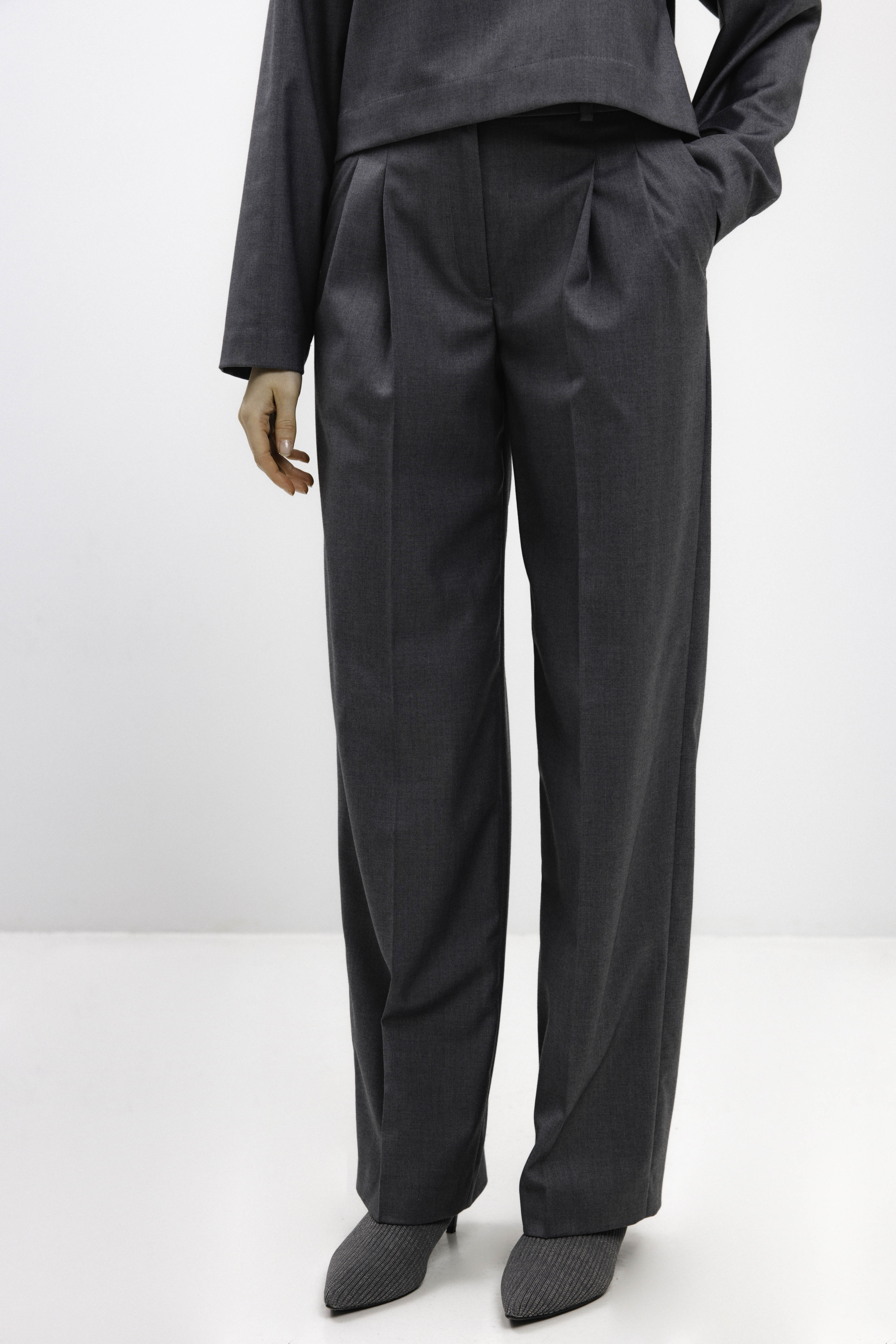 STRAIGHT-CUT DOUBLE-PLEAT GREY TROUSERS
