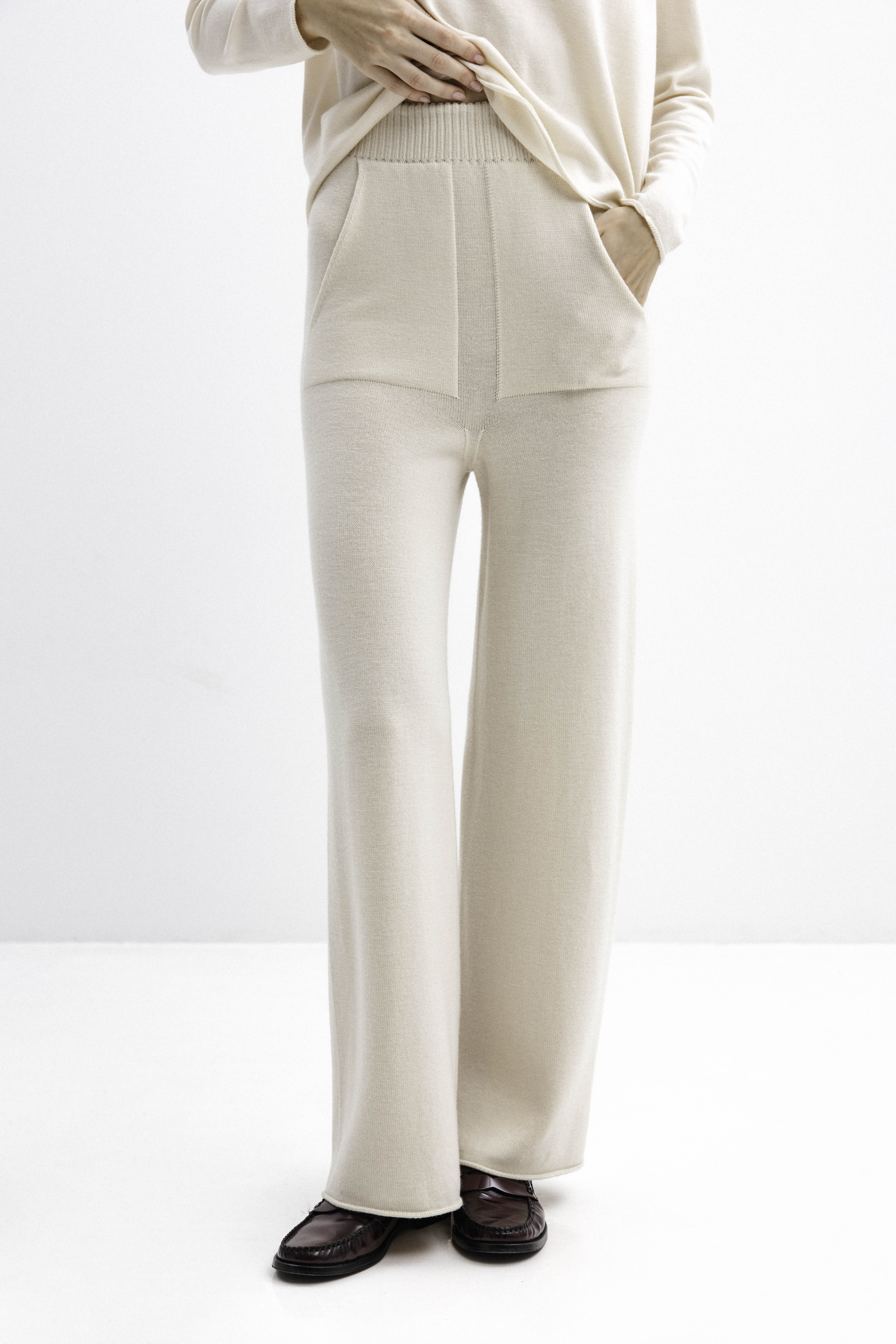 MILK KNITTED MERINO WOOL PANTS
