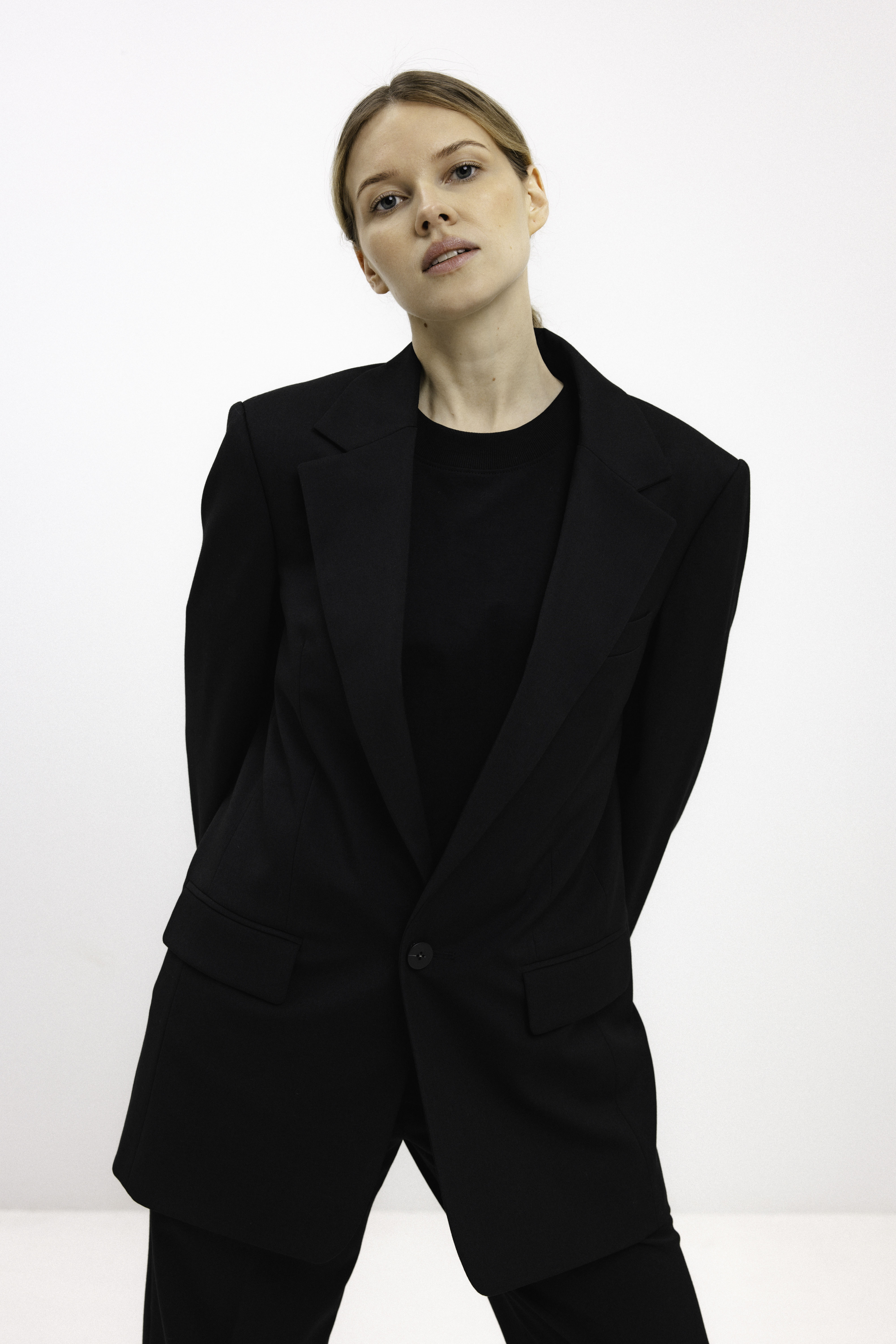 UNISEX BLACK SINGLE-BREASTED BLAZER