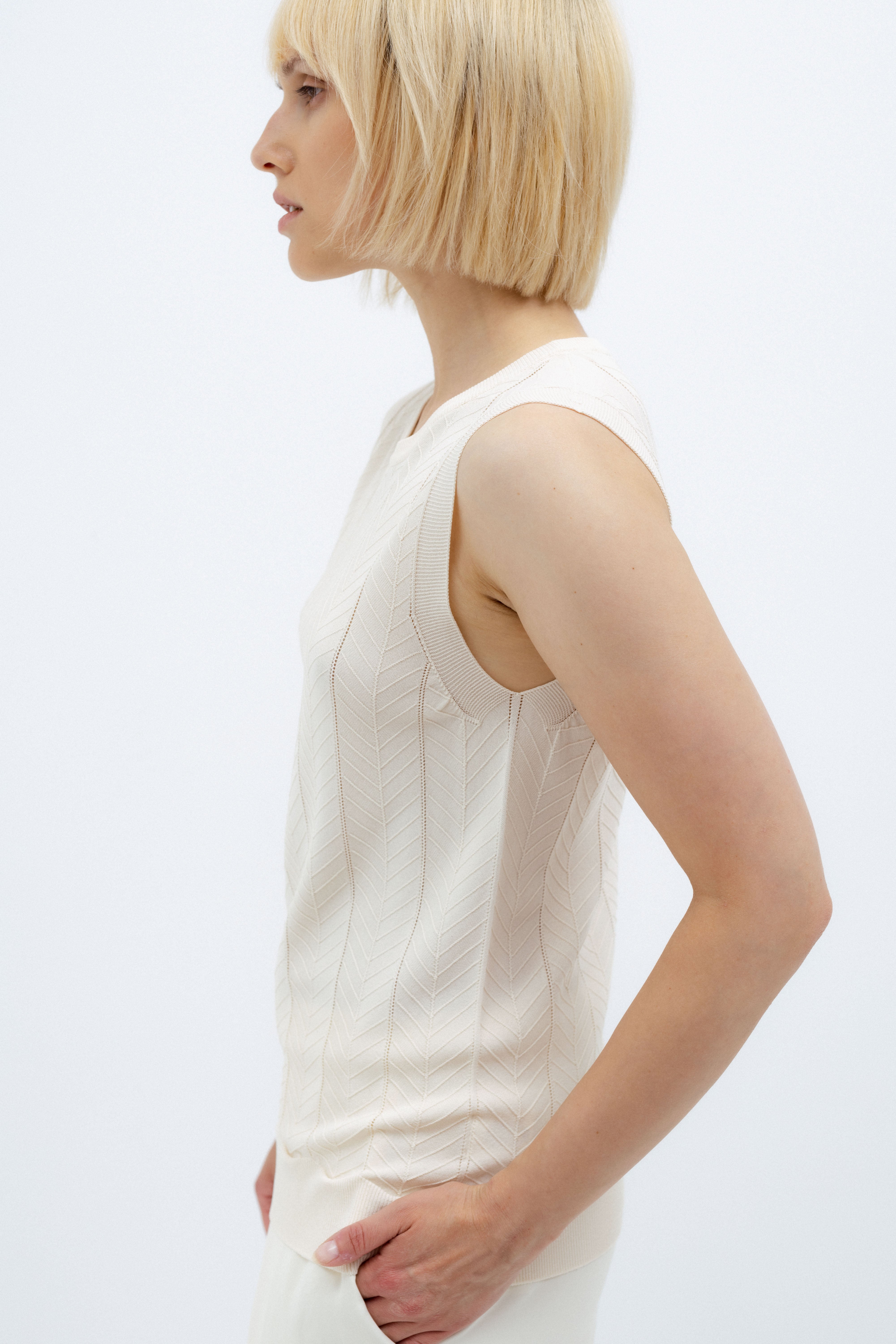 MILK-SHADE SLEEVELESS KNIT VEST