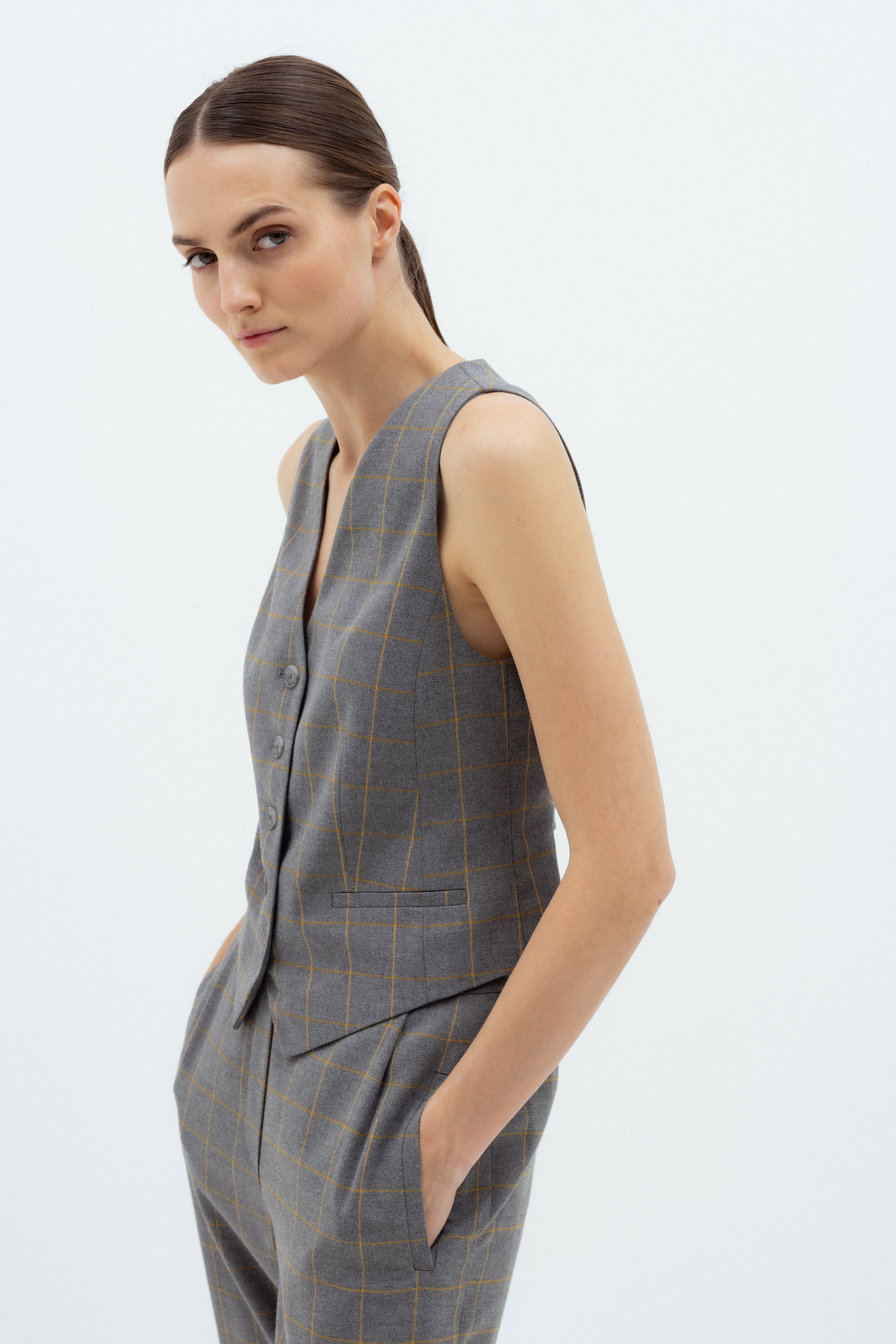 GREY CHECKED FITTED VEST