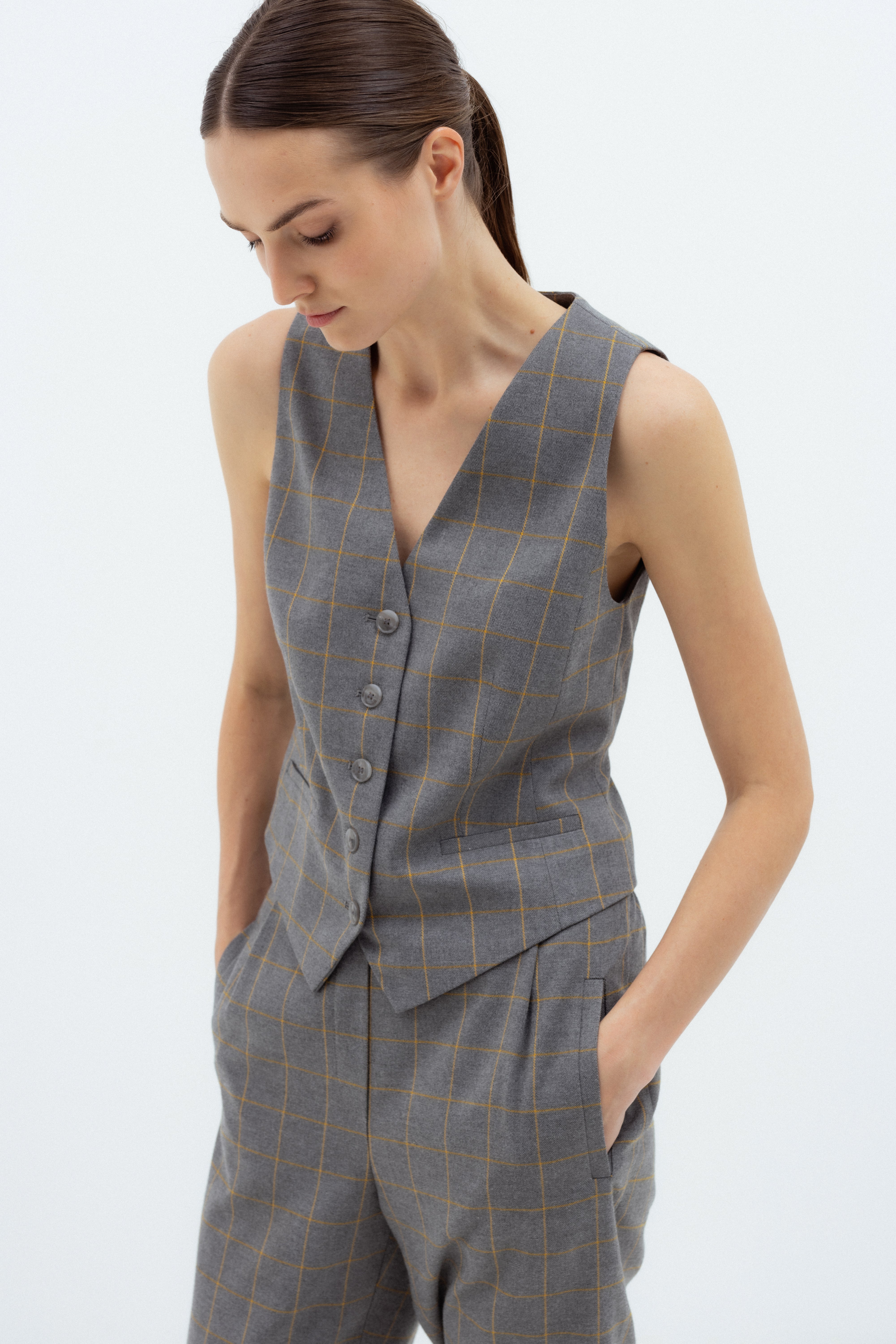 GREY CHECKED FITTED VEST