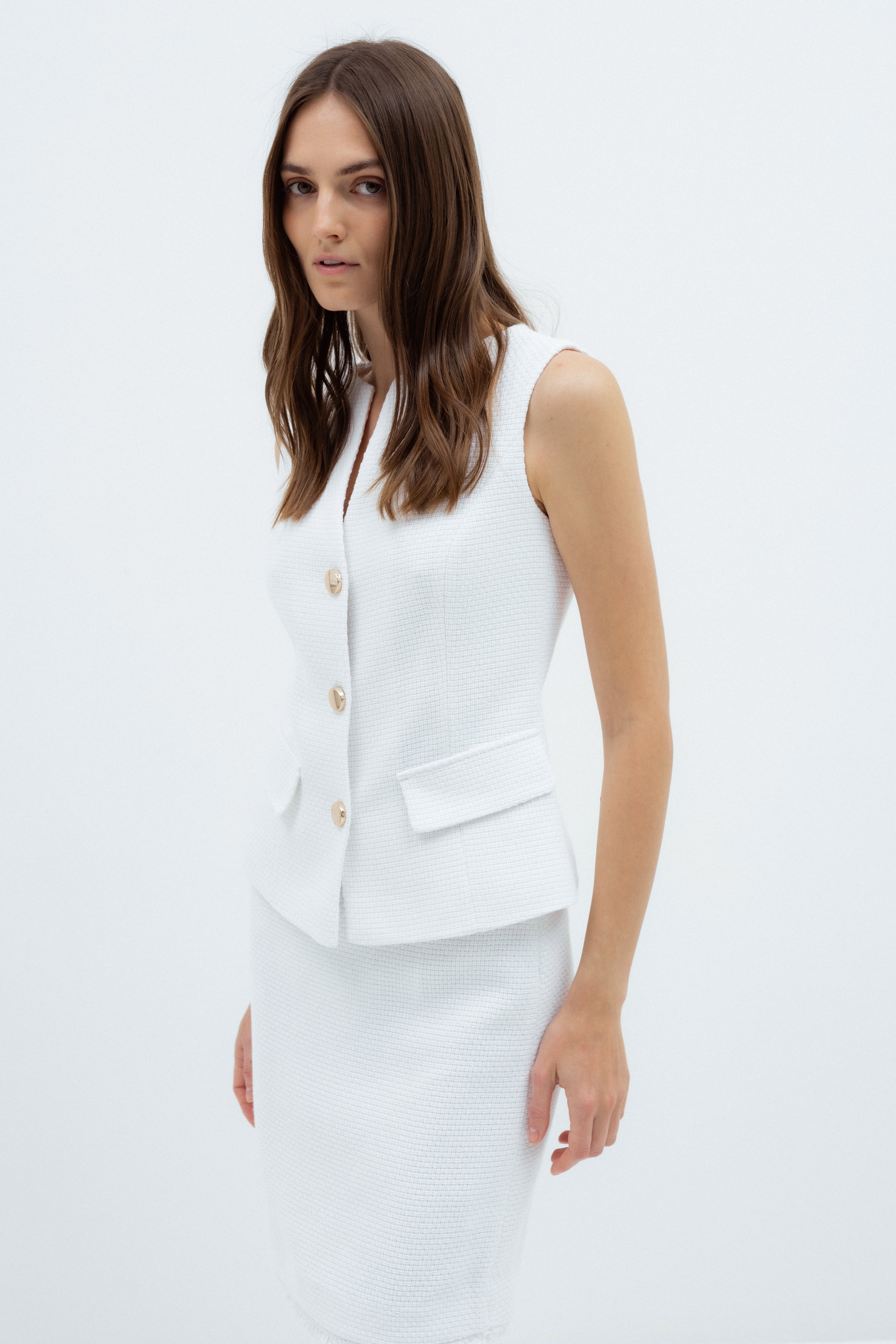 WAFFLE-TEXTURE WHITE FITTED VEST
