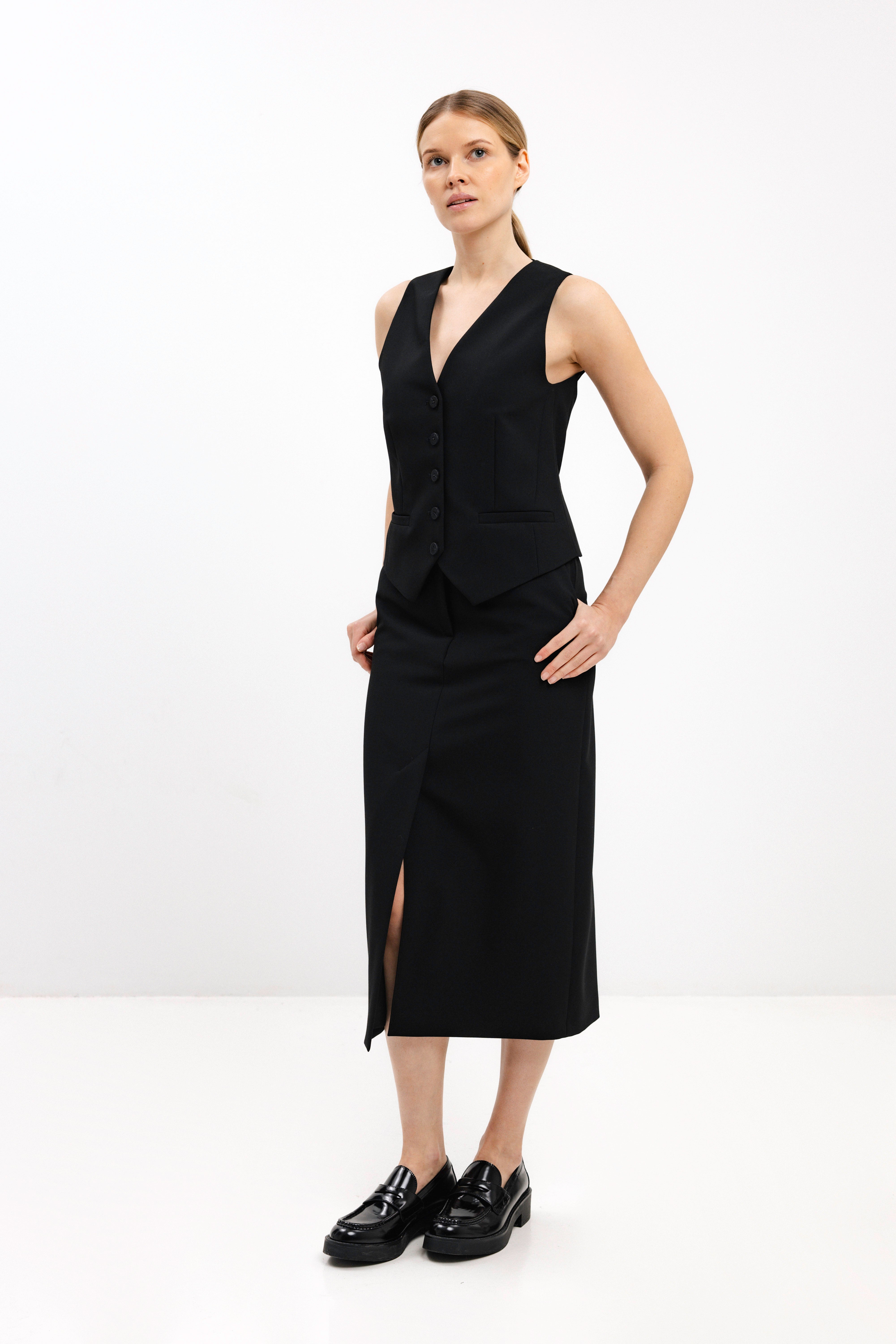 BLACK FITTED VEST