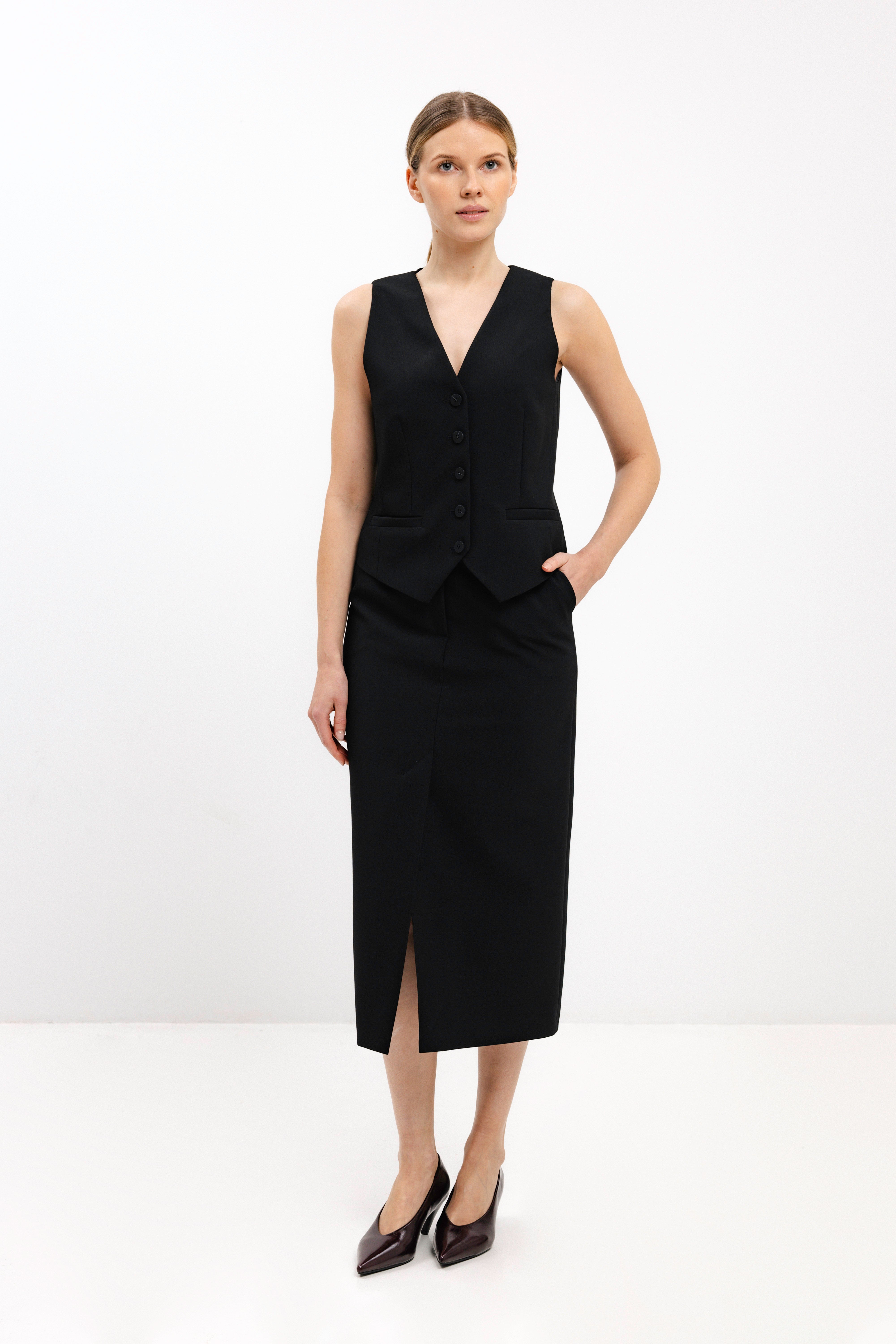 BLACK FITTED VEST