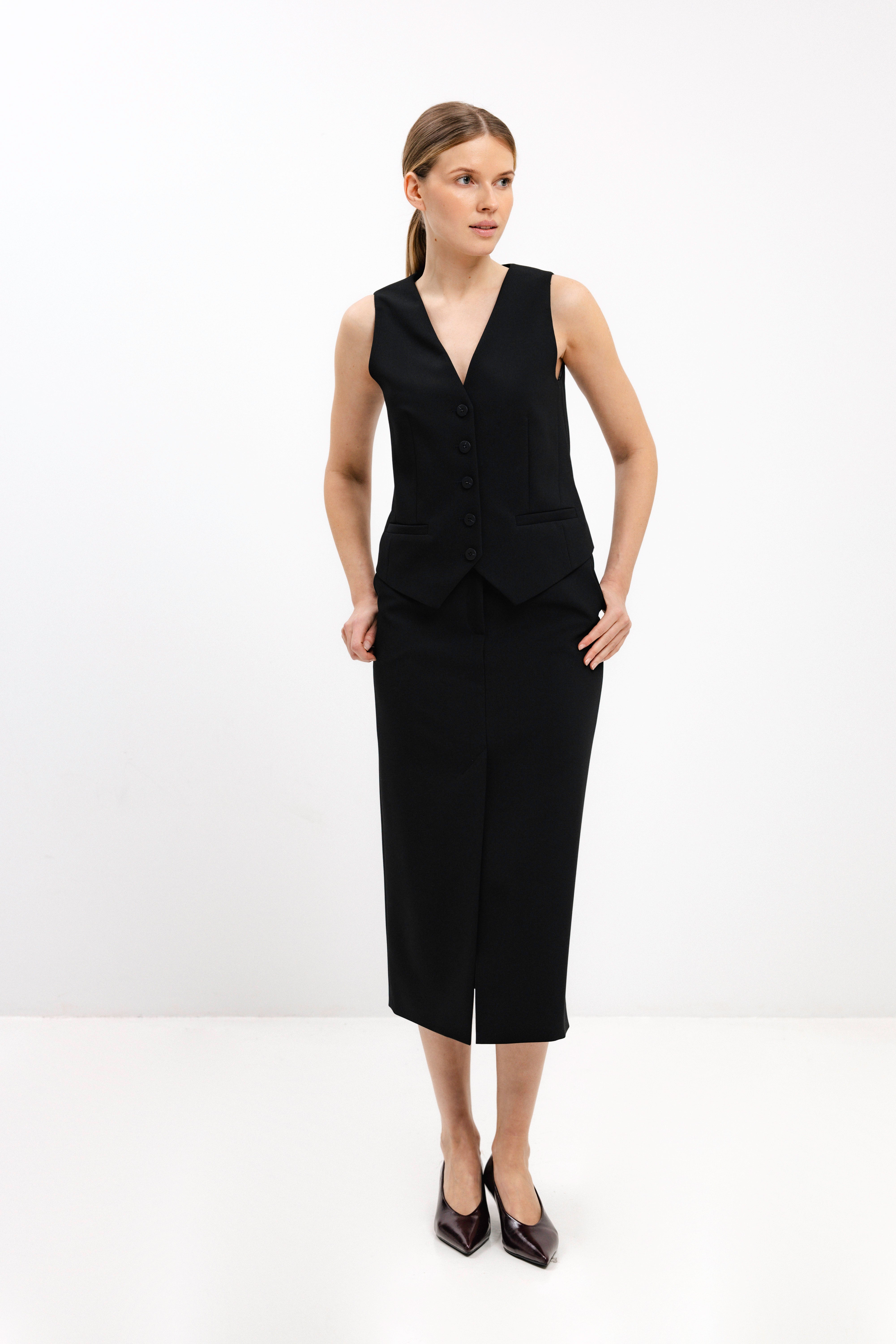BLACK FITTED VEST