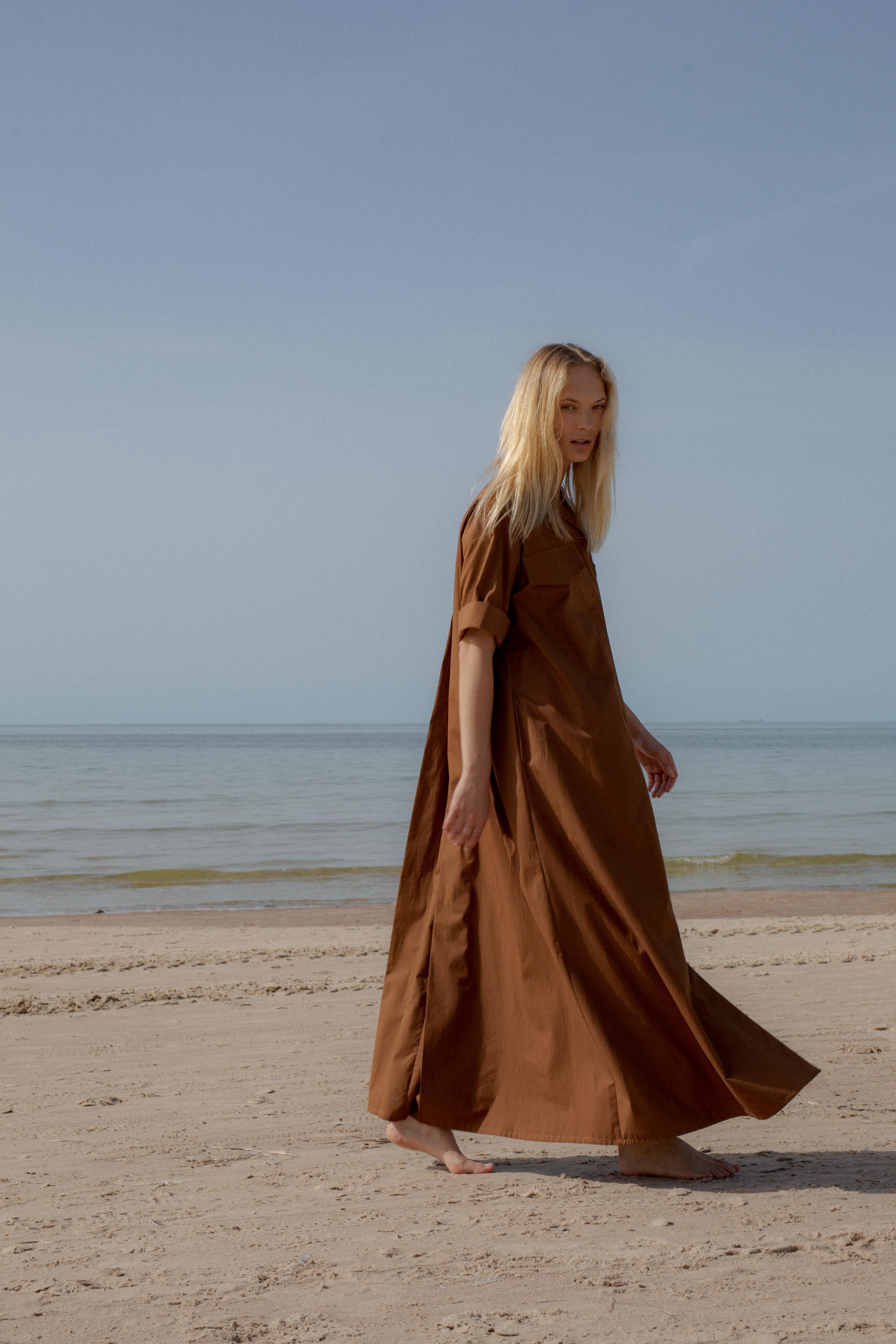 MAXI CAMEL DRESS WITH FRONT POCKETS