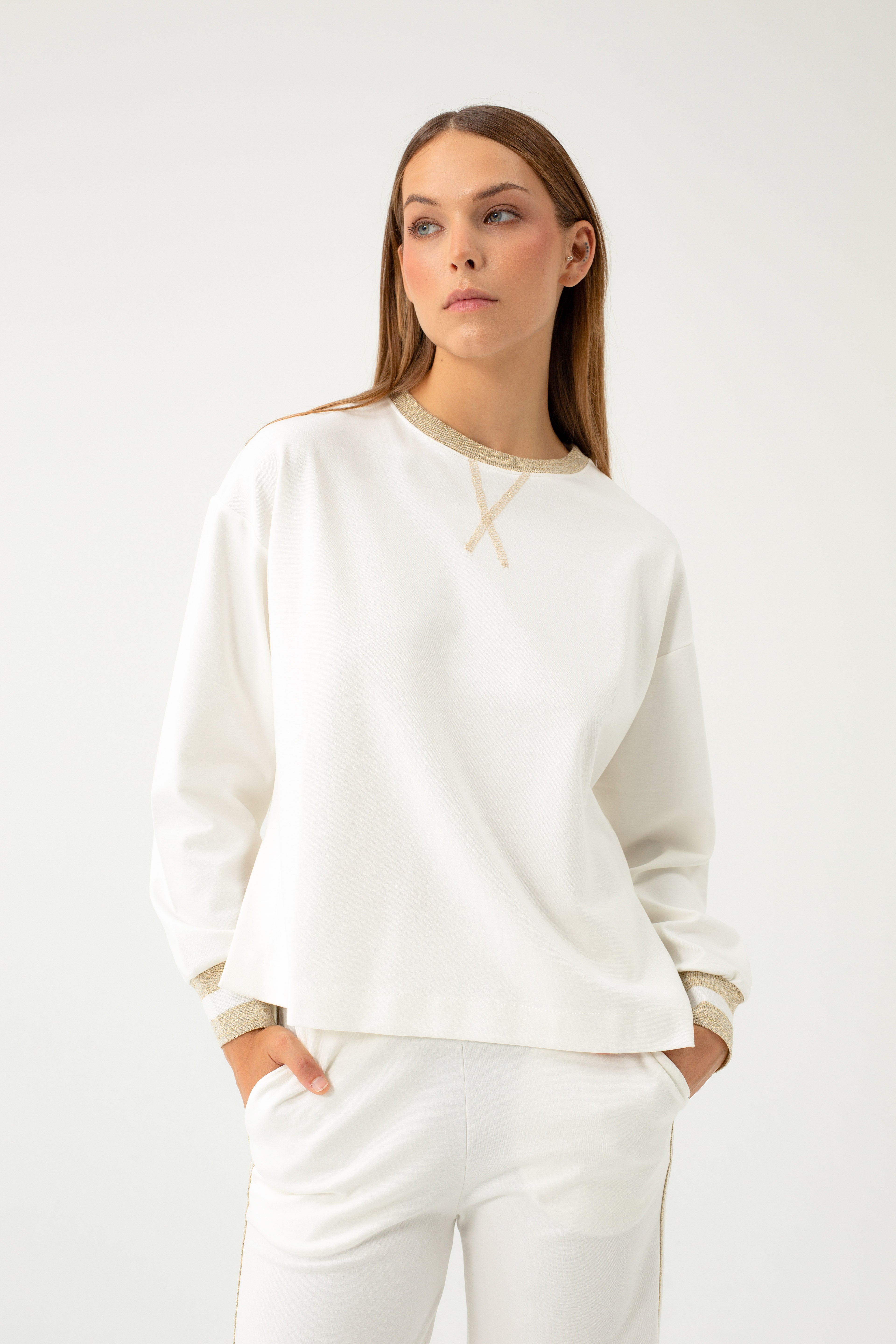 OVERSIZED WHITE BLOUSE WITH GOLDEN DETAILS