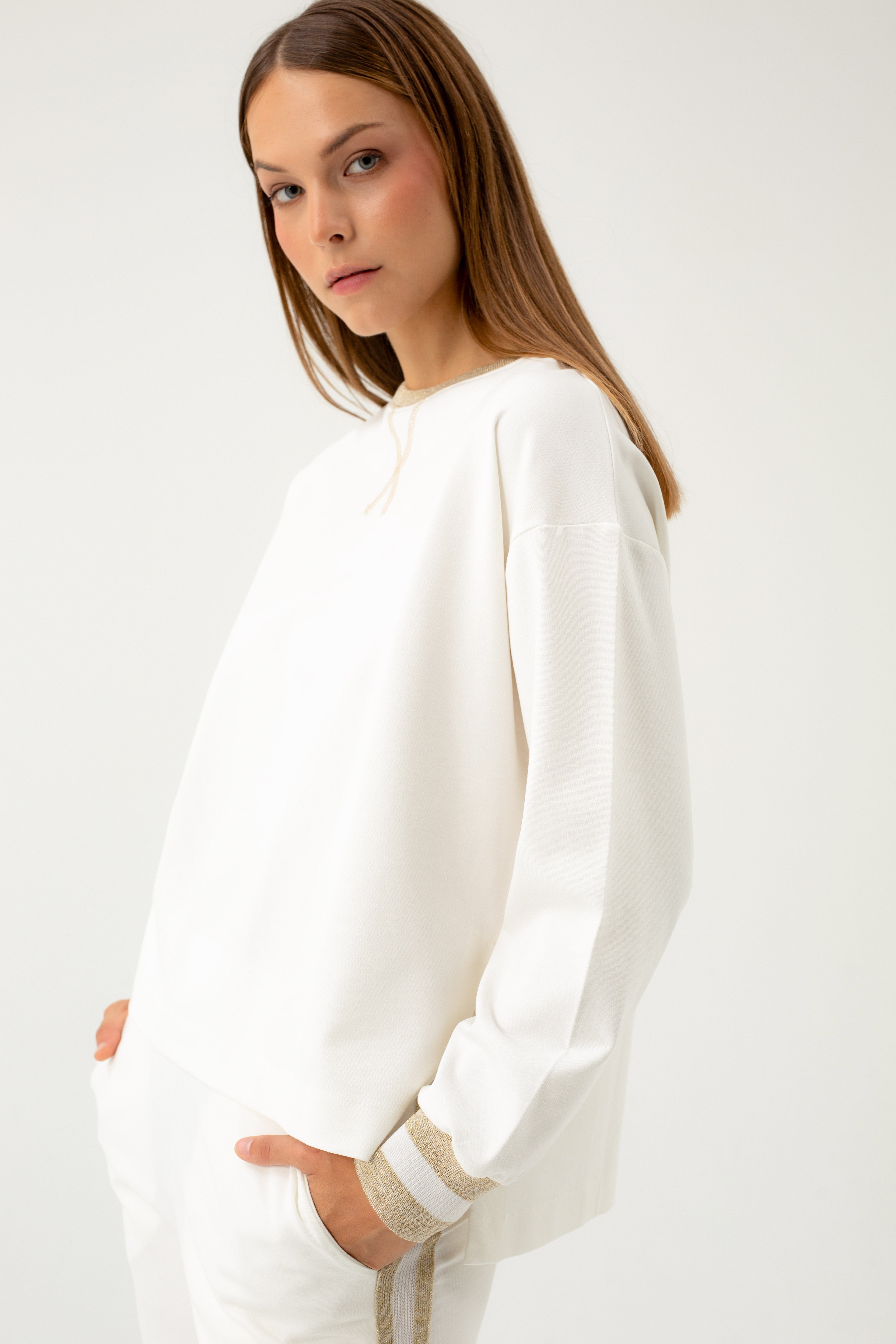 OVERSIZED WHITE BLOUSE WITH GOLDEN DETAILS