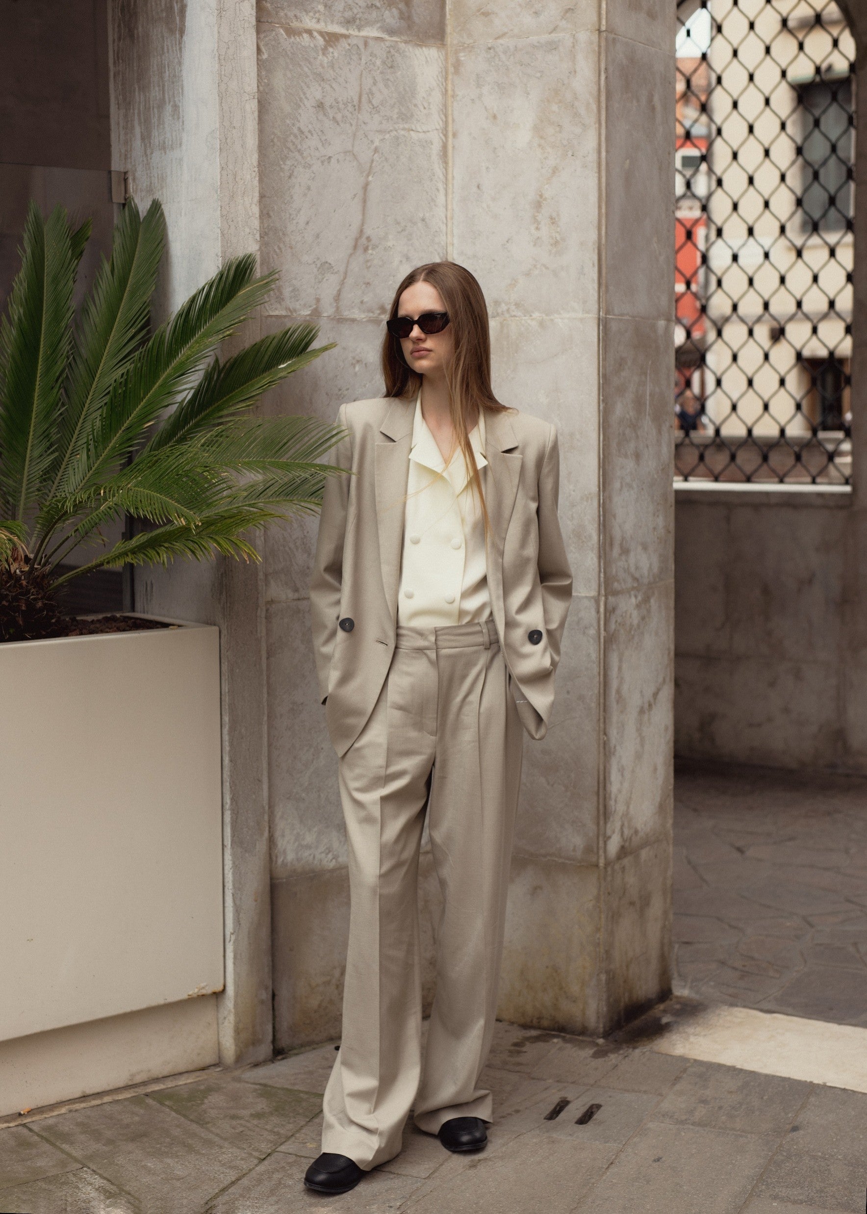 DOUBLE-BREASTED LIGHT TAUPE BLAZER