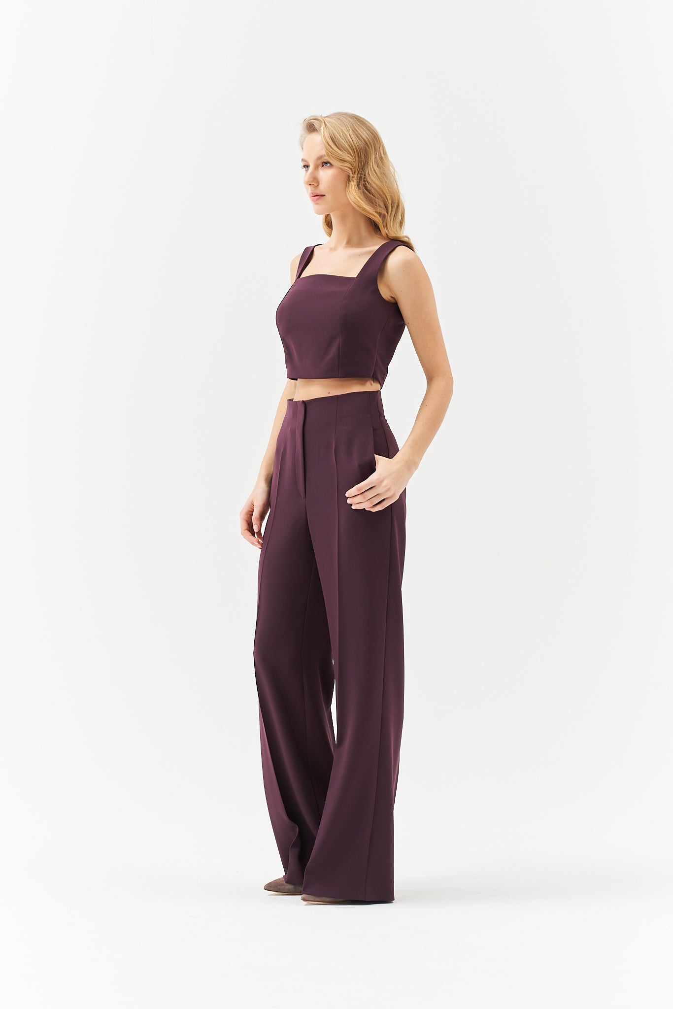 SHORT TOP IN BURGUNDY