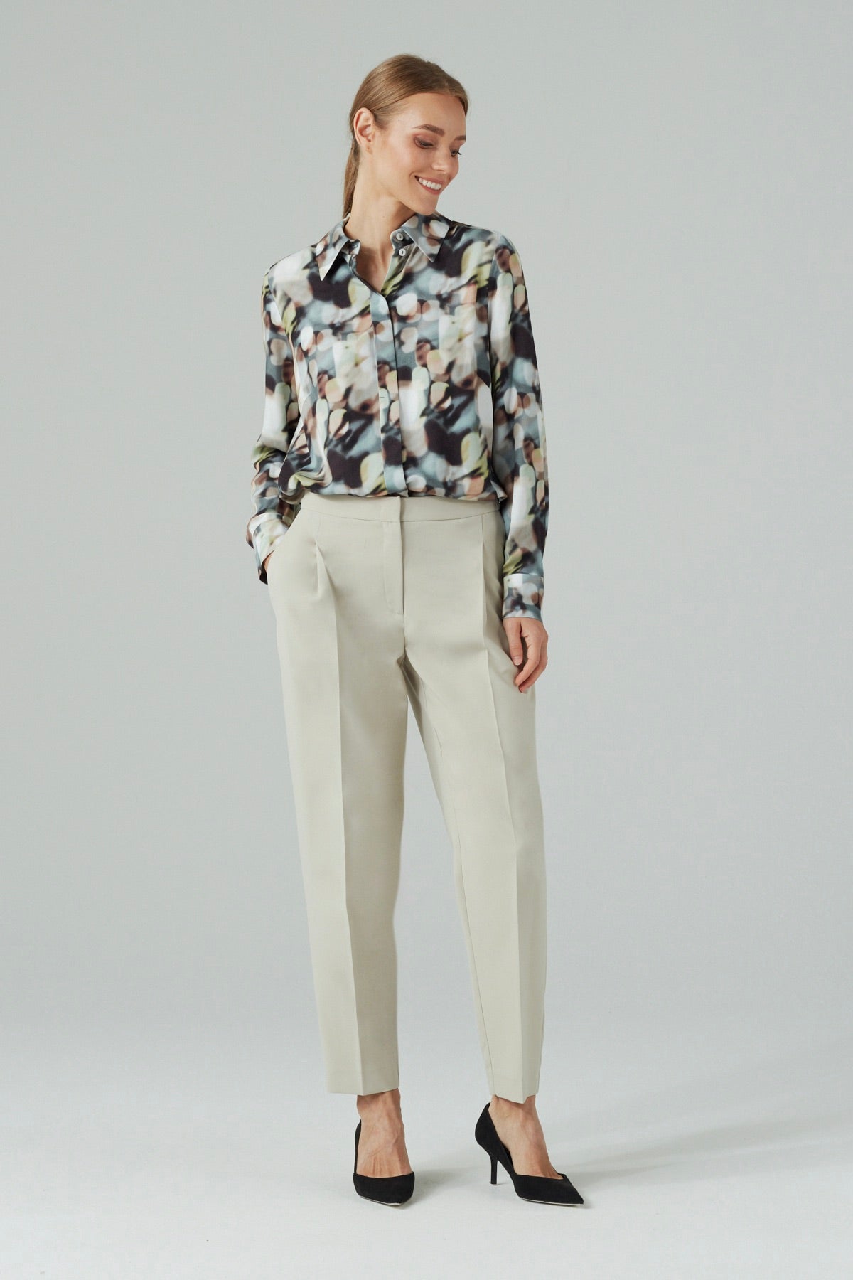 PLEAT FRONT TAPERED TROUSERS MAGNOLIA