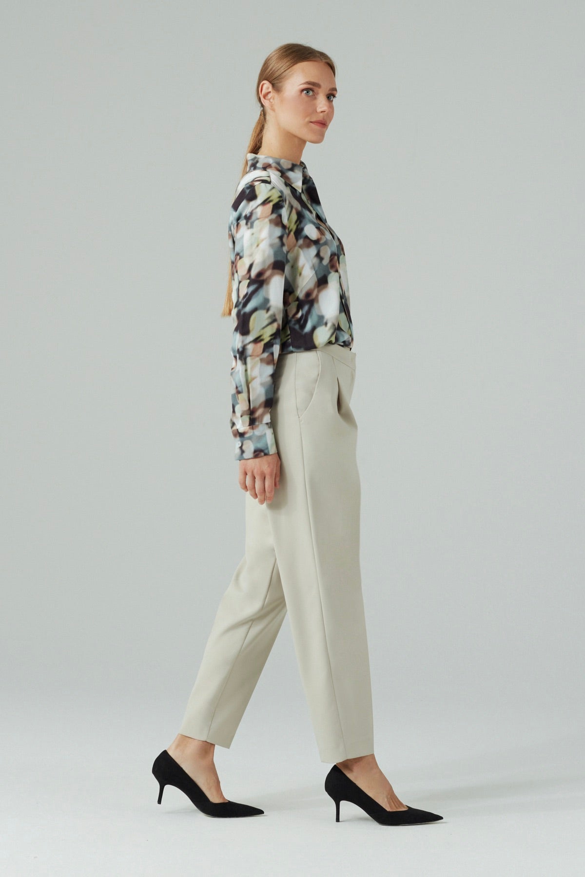 PLEAT FRONT TAPERED TROUSERS MAGNOLIA