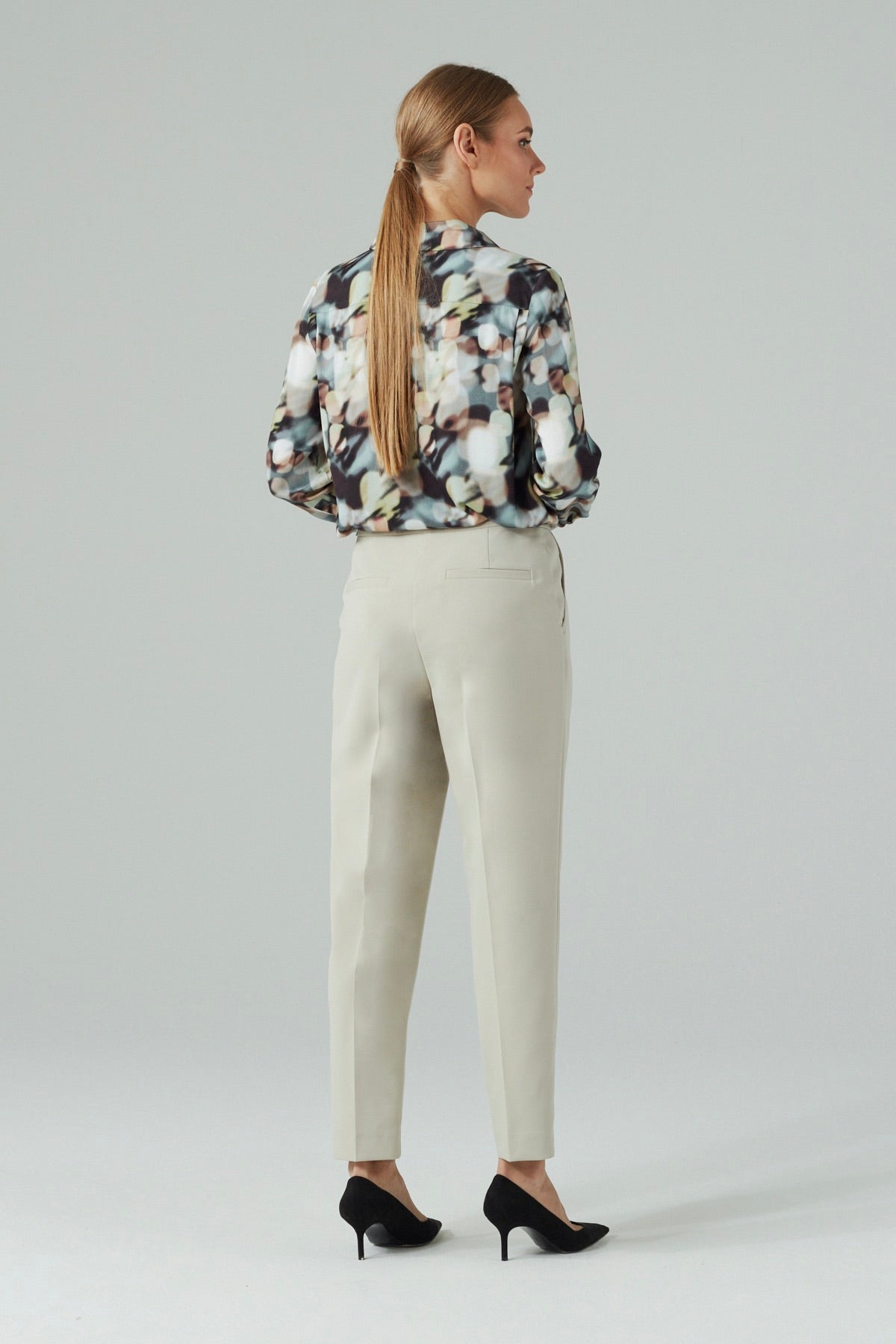 PLEAT FRONT TAPERED TROUSERS MAGNOLIA