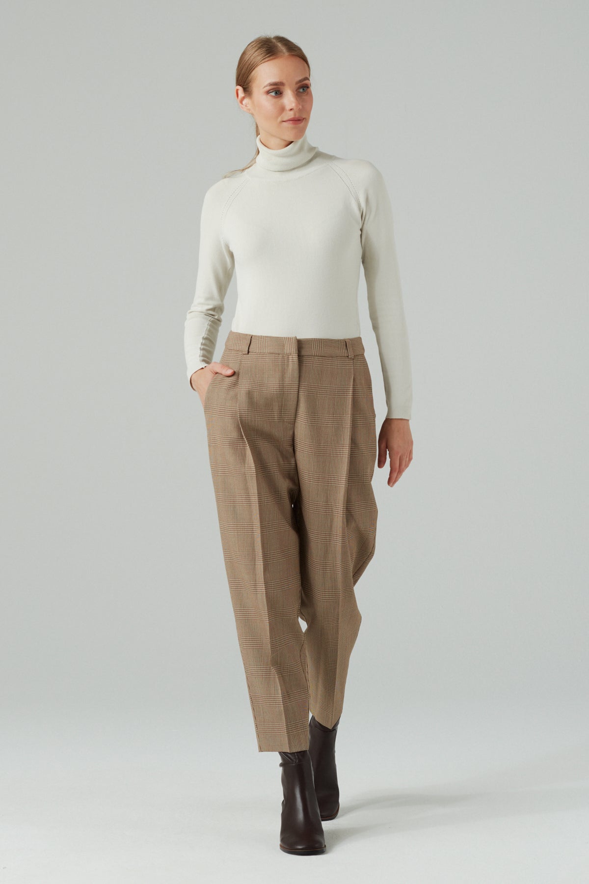 Pleat Front Tapered 7/8 Trousers in Checks