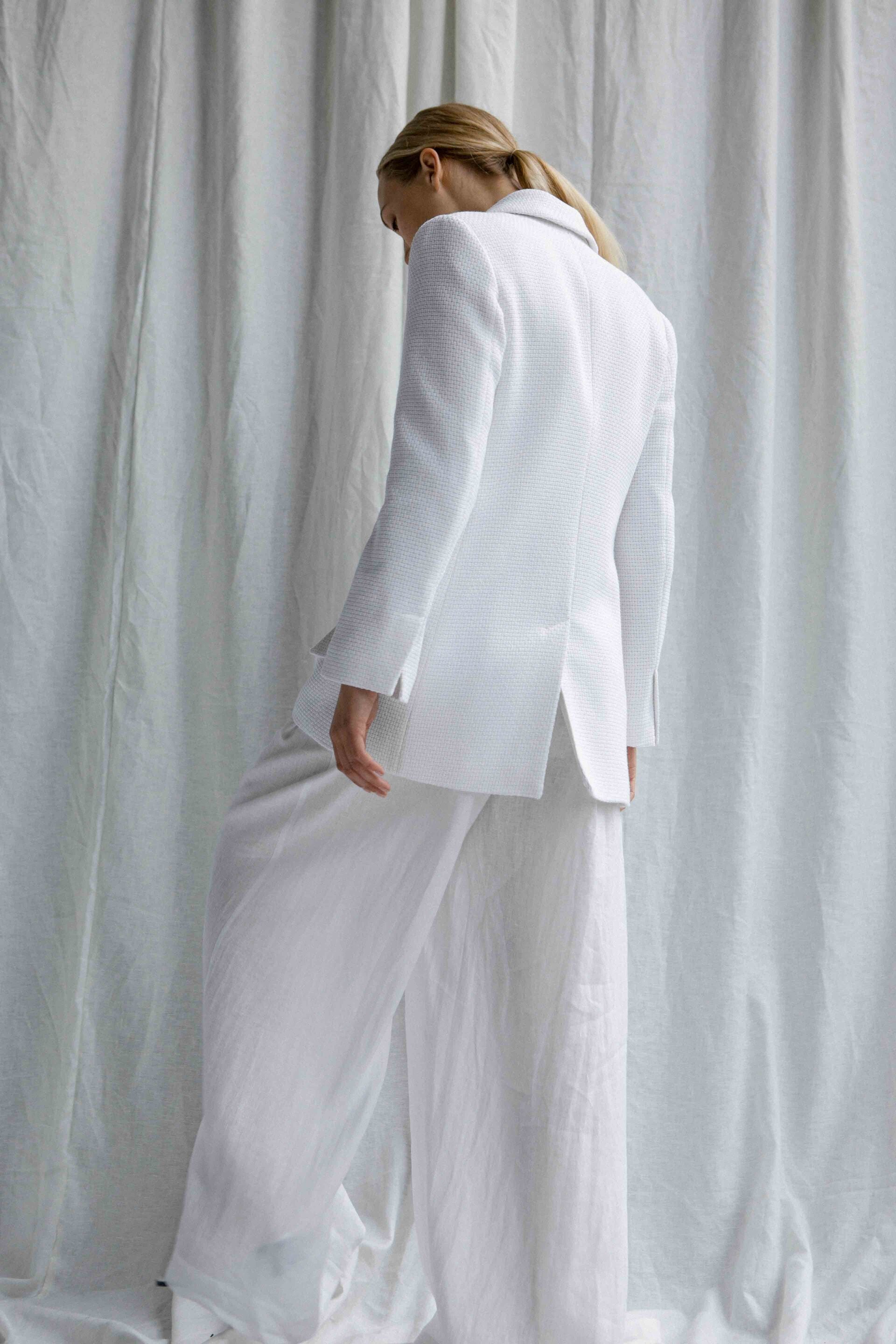 InAvati x Katia Beslik WHITE DOUBLE-BREASTED COTTON BLAZER