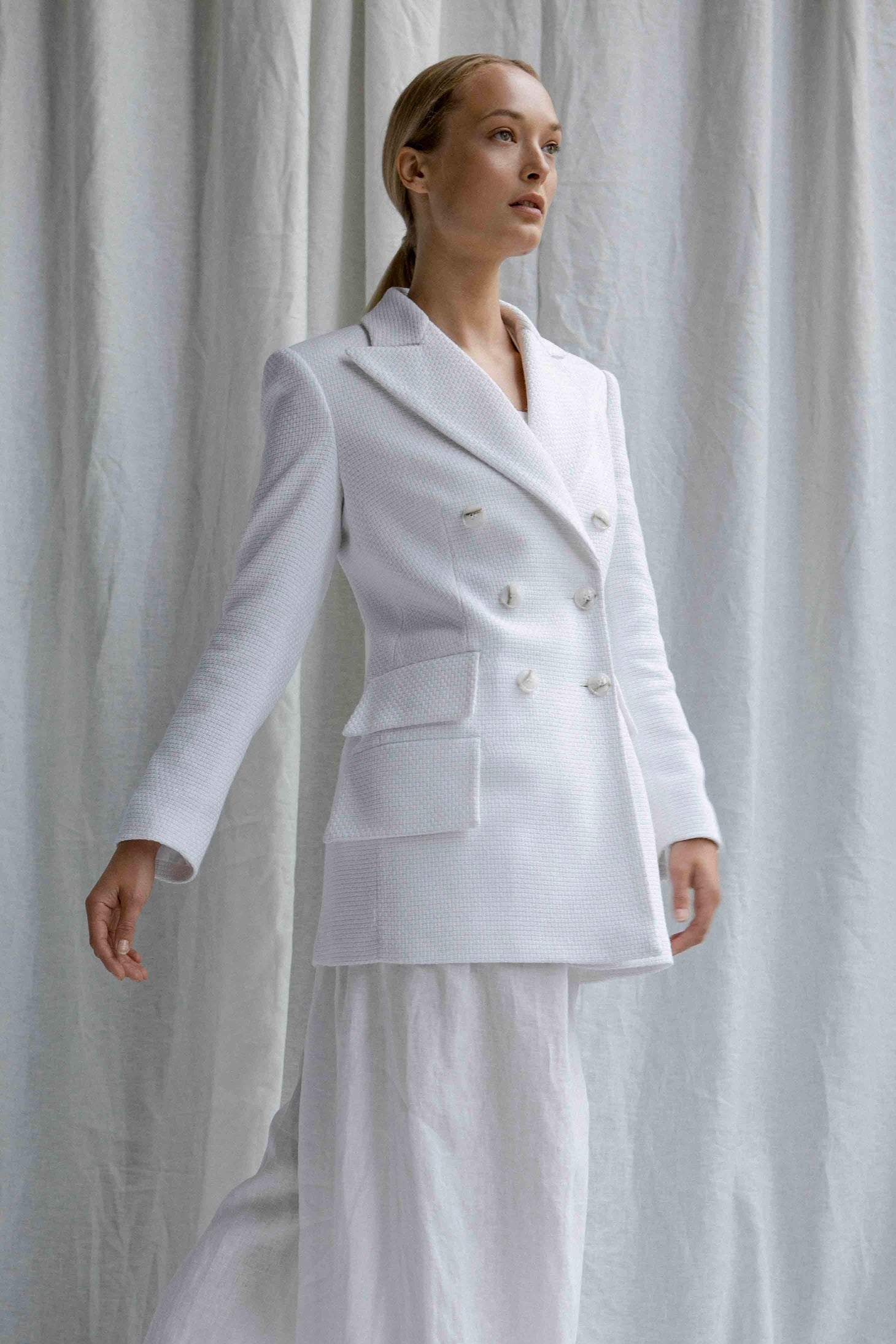 InAvati x Katia Beslik WHITE DOUBLE-BREASTED COTTON BLAZER