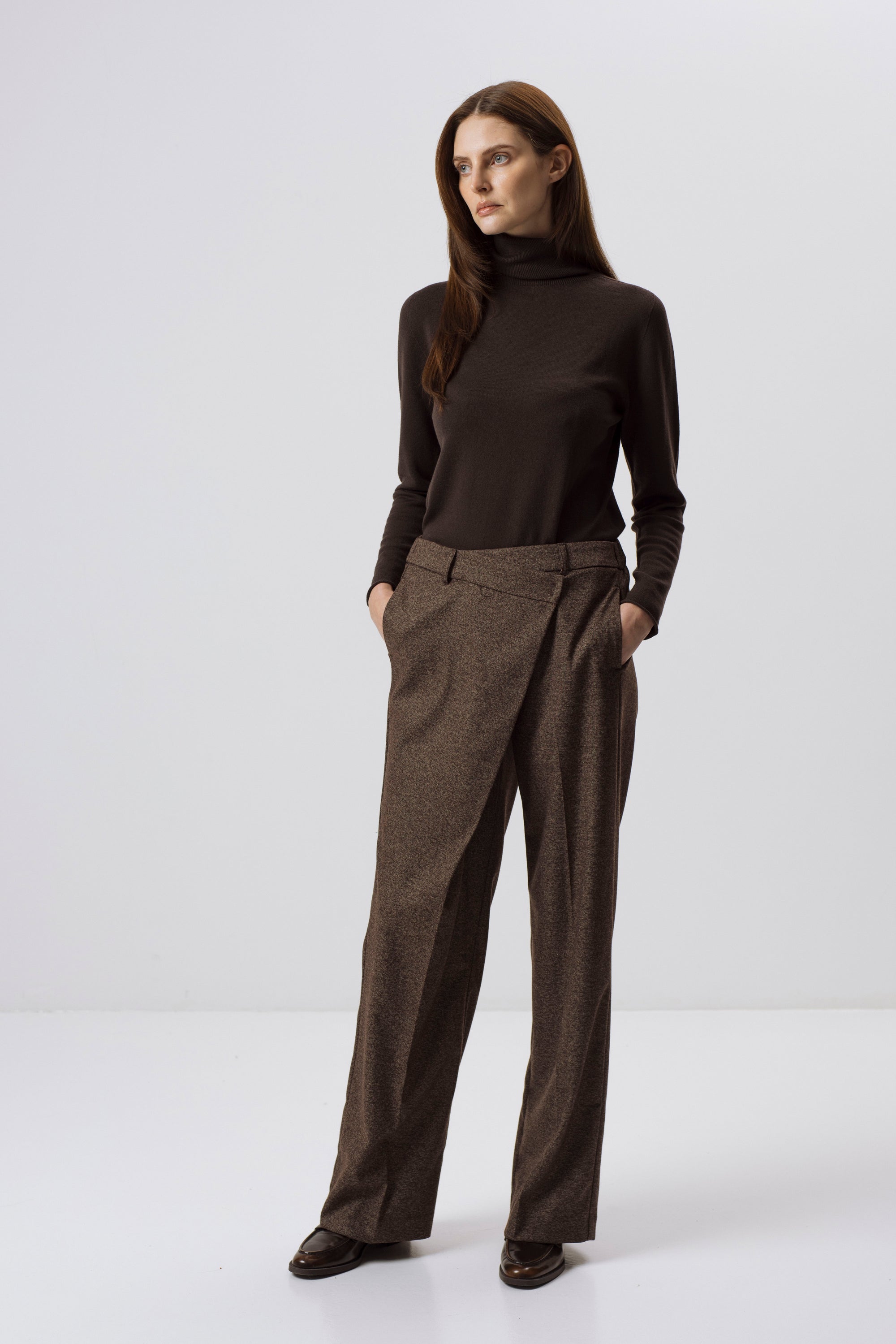 MILCHFARBENE SLIM-FIT-HOSE