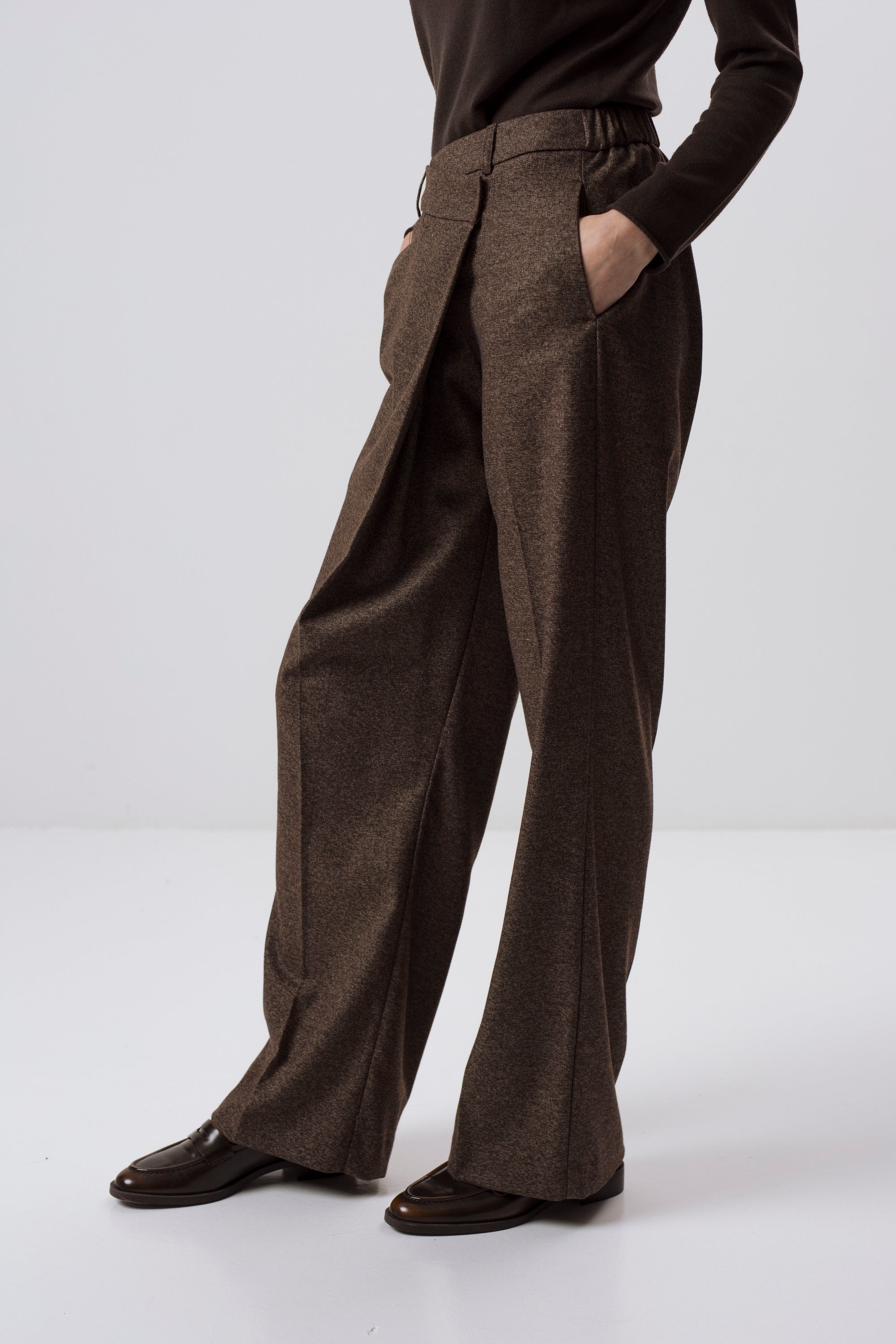 MILCHFARBENE SLIM-FIT-HOSE