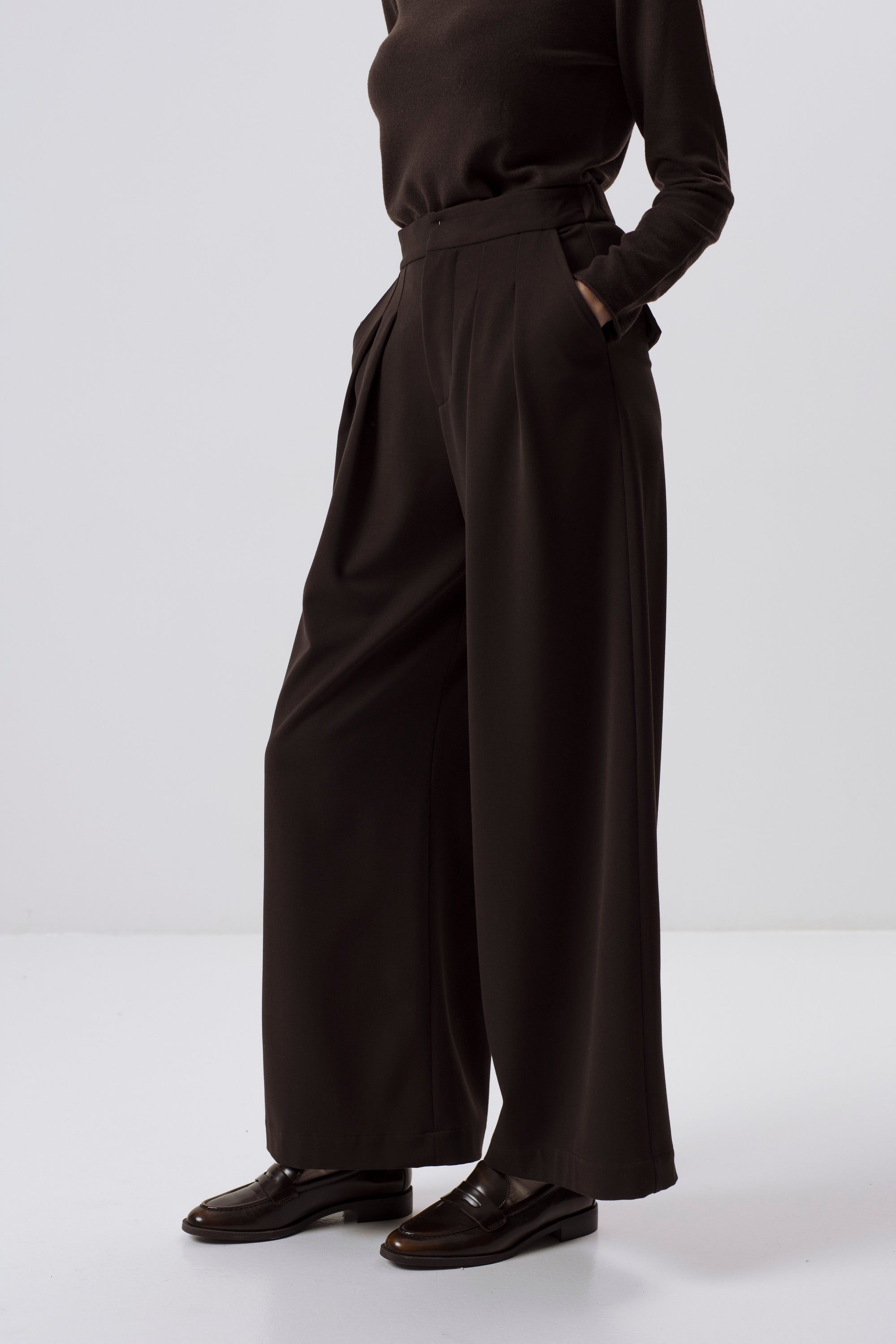 MILCHFARBENE SLIM-FIT-HOSE