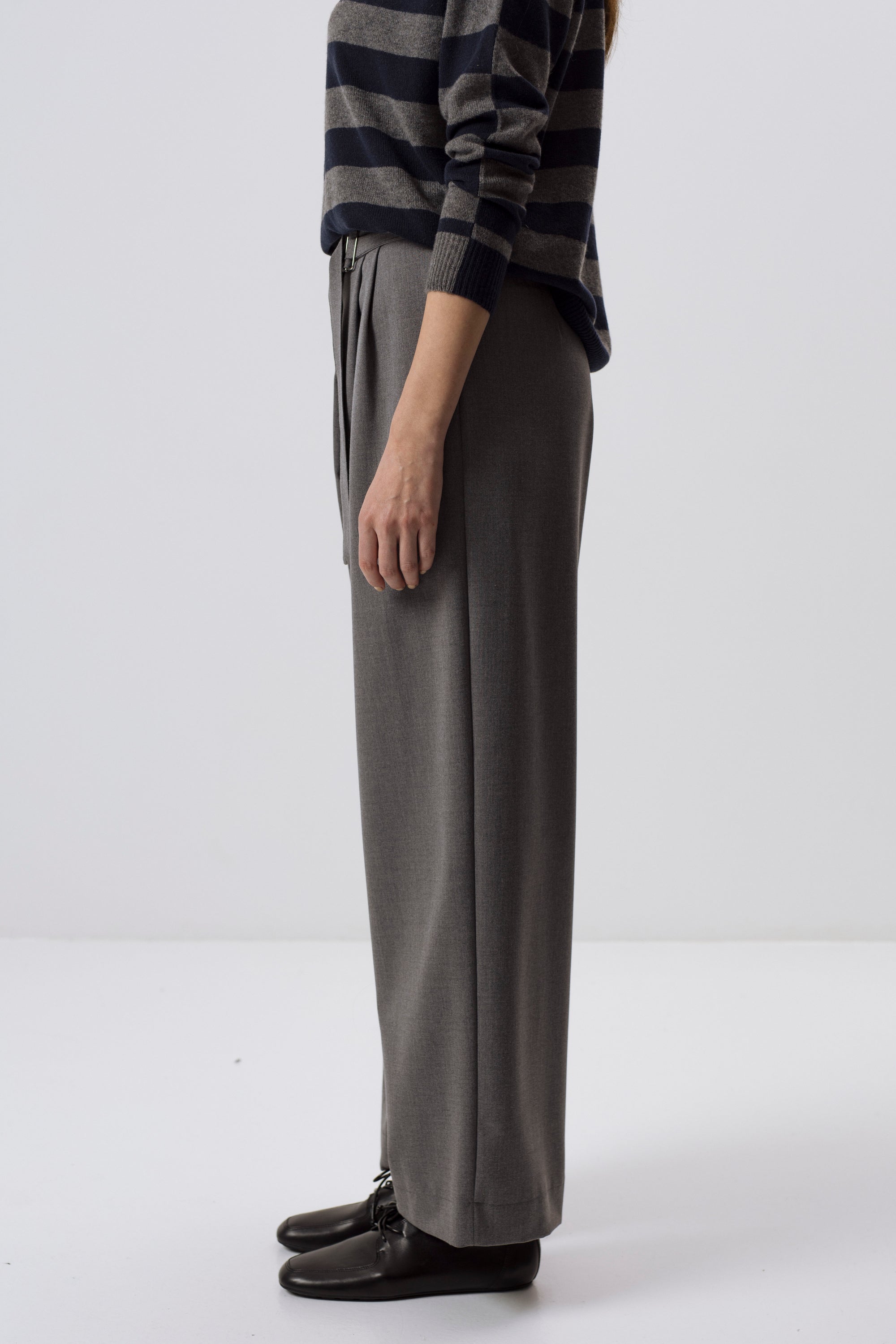 MILCHFARBENE SLIM-FIT-HOSE